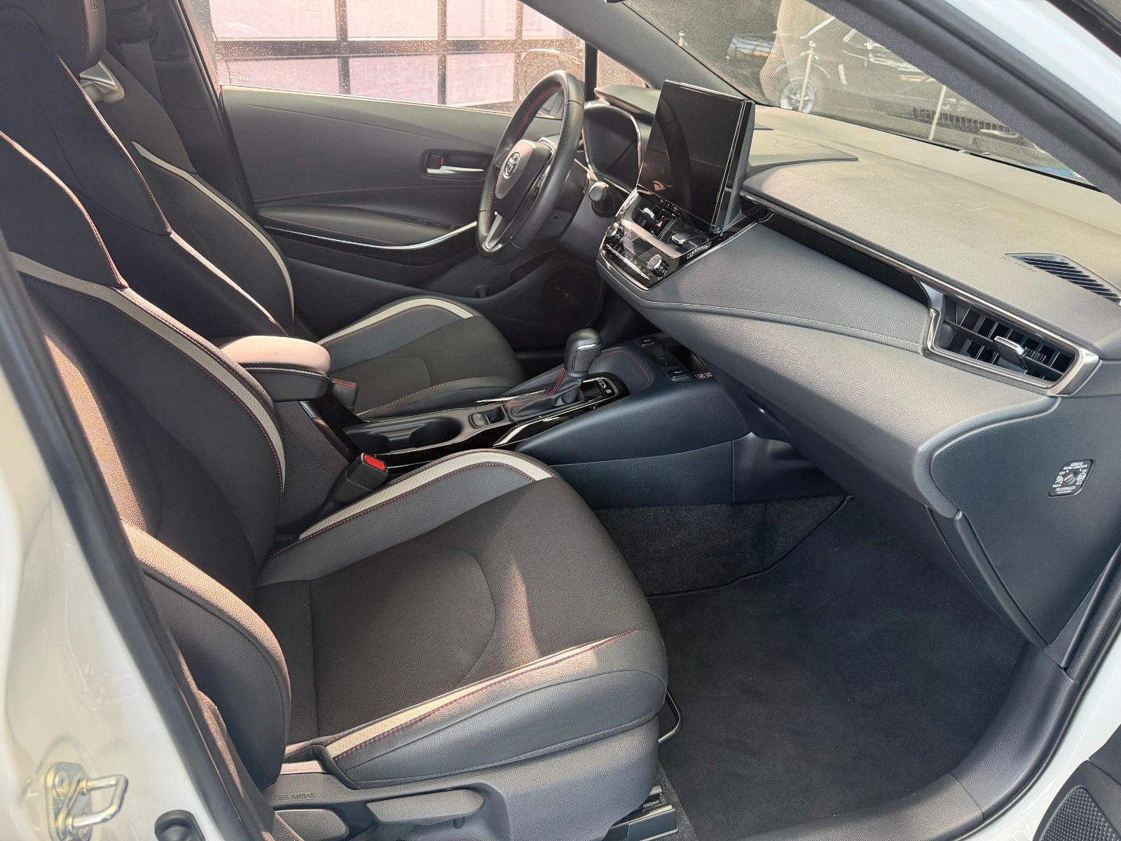 Toyota CorollaHybrid GR Sport+AppleC.+Rückf.+LED+Sitzh. foto 13