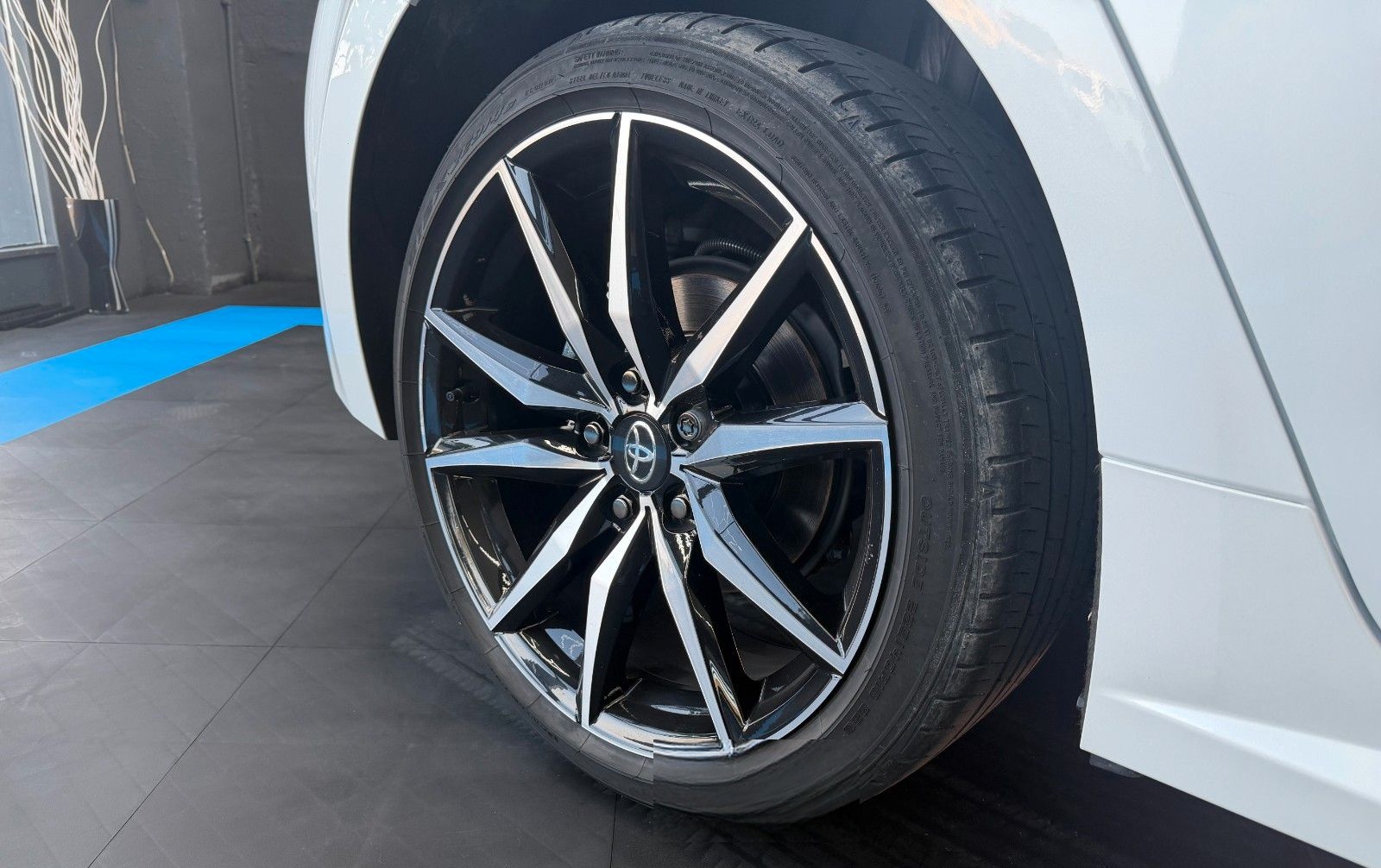 Toyota CorollaHybrid GR Sport+AppleC.+Rückf.+LED+Sitzh. foto 15