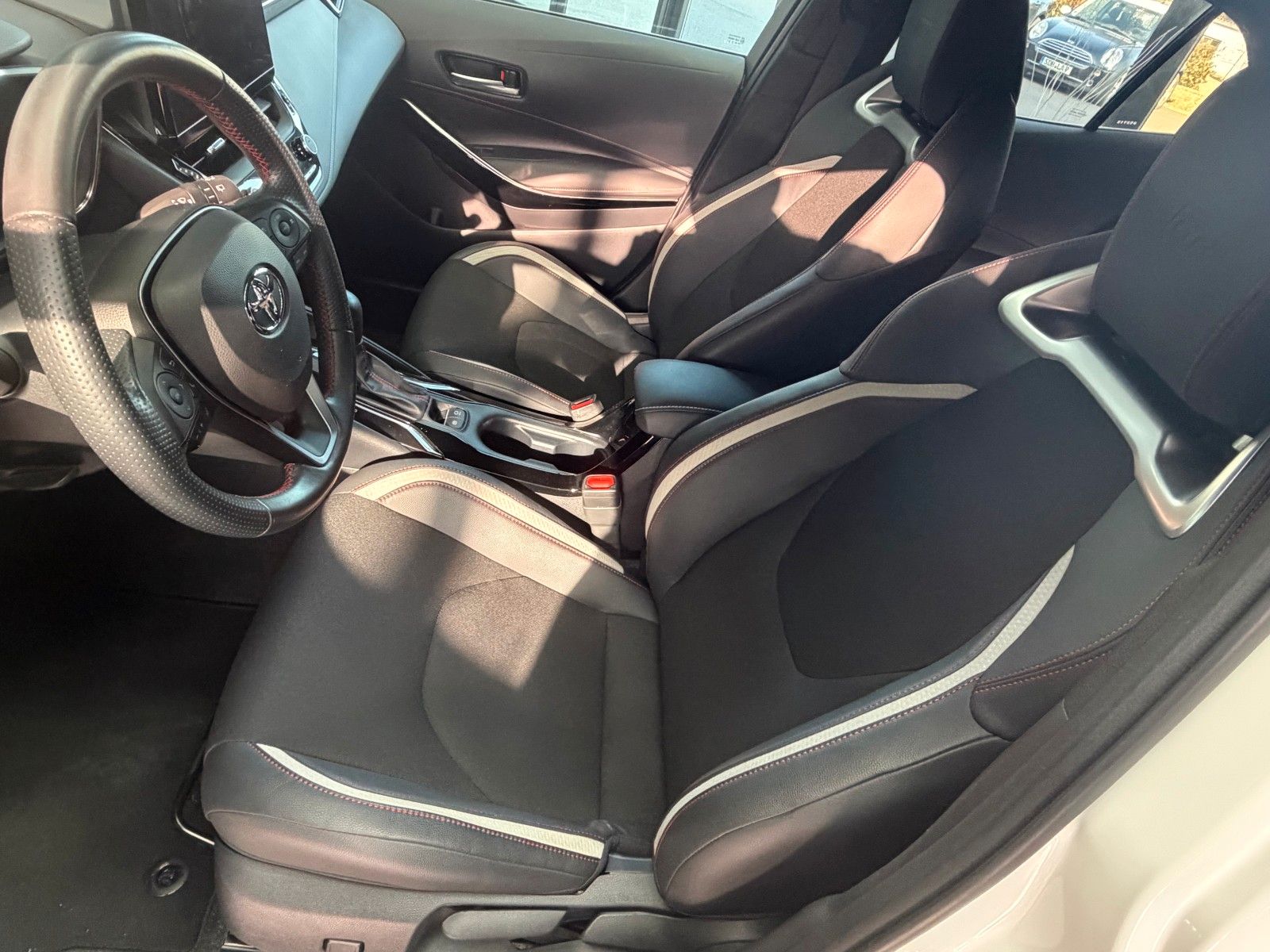 Toyota CorollaHybrid GR Sport+AppleC.+Rückf.+LED+Sitzh. foto 17
