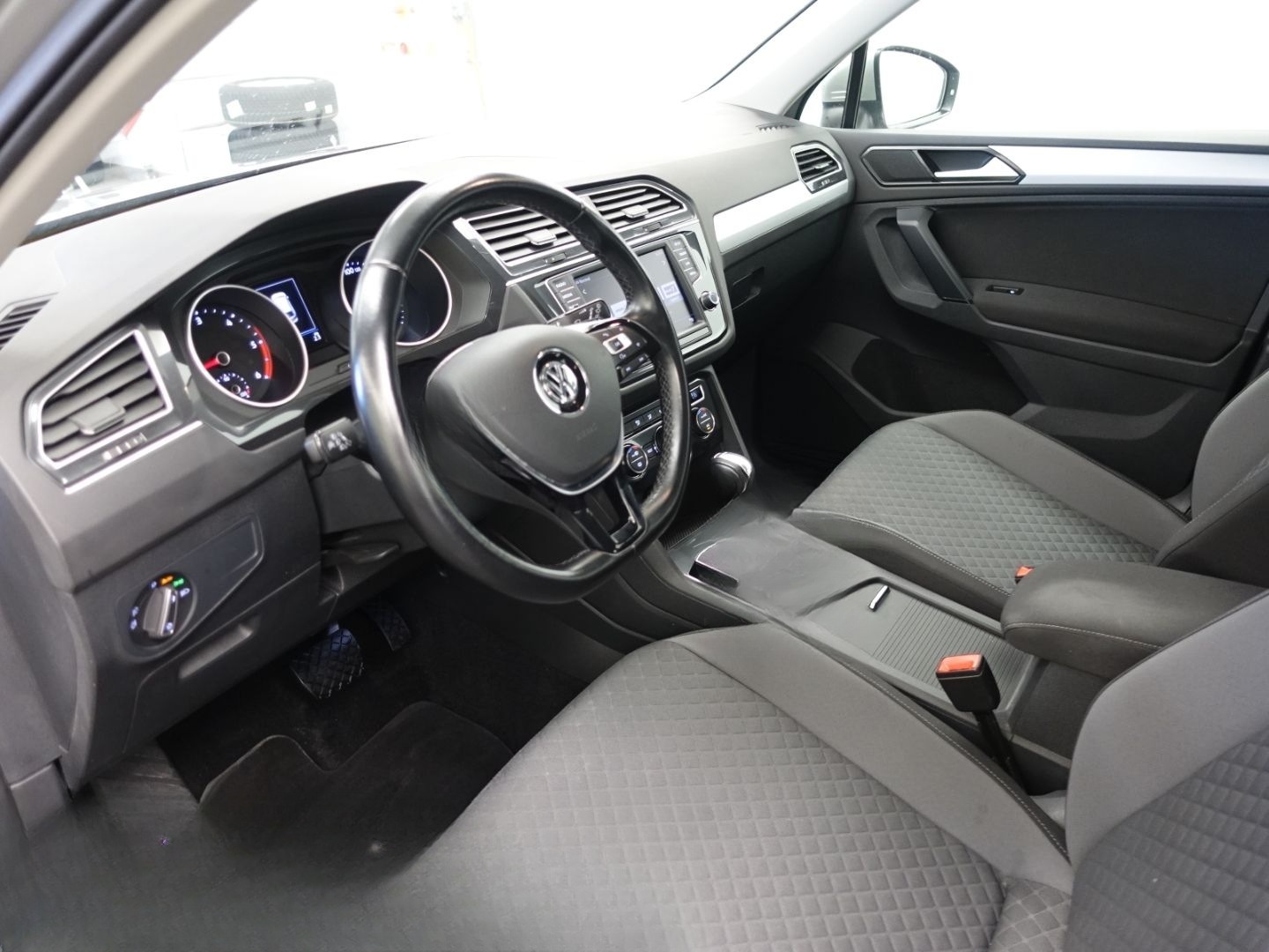 Volkswagen Tiguan 2.0 TDI DSG 4Mo. R-Line VERKAUF NUR AN OD foto 12