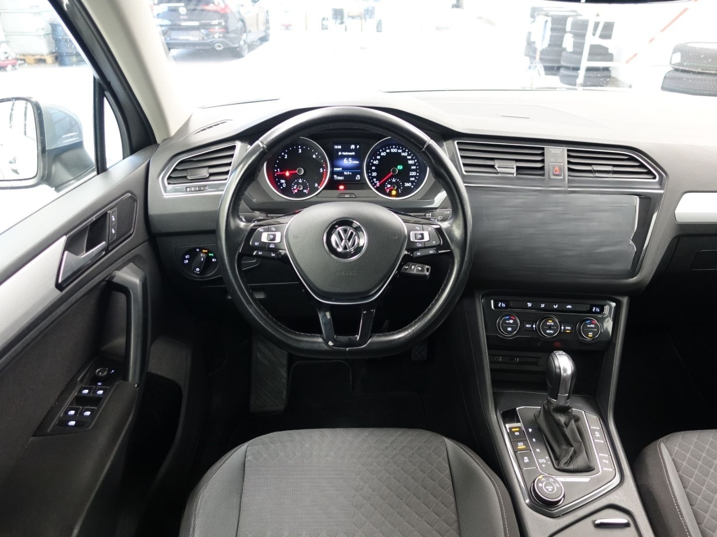 Volkswagen Tiguan 2.0 TDI DSG 4Mo. R-Line VERKAUF NUR AN OD foto 13