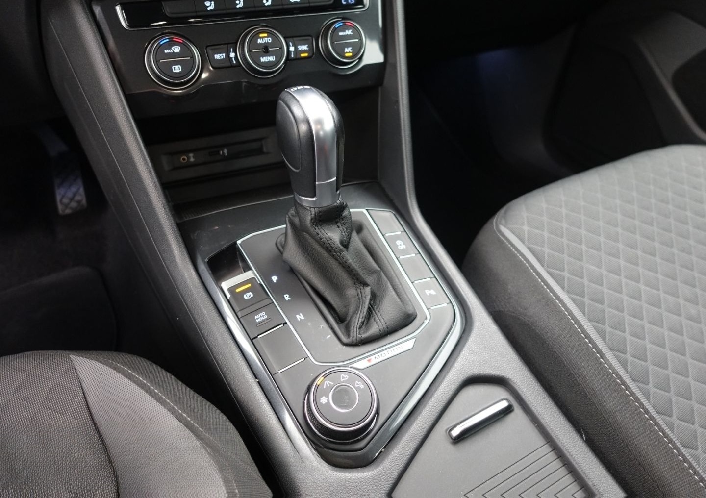 Volkswagen Tiguan 2.0 TDI DSG 4Mo. R-Line VERKAUF NUR AN OD foto 16