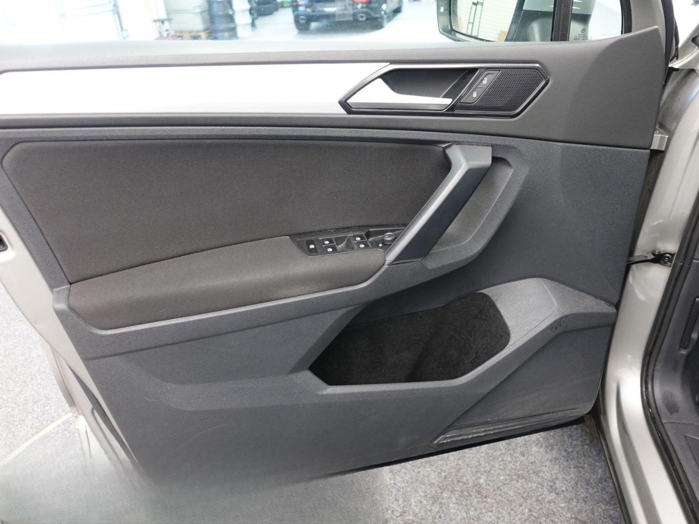 Volkswagen Tiguan 2.0 TDI DSG 4Mo. R-Line VERKAUF NUR AN OD foto 18