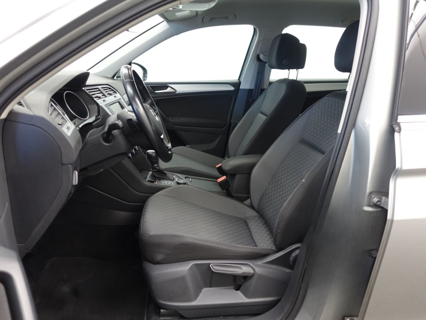 Volkswagen Tiguan 2.0 TDI DSG 4Mo. R-Line VERKAUF NUR AN OD foto 9