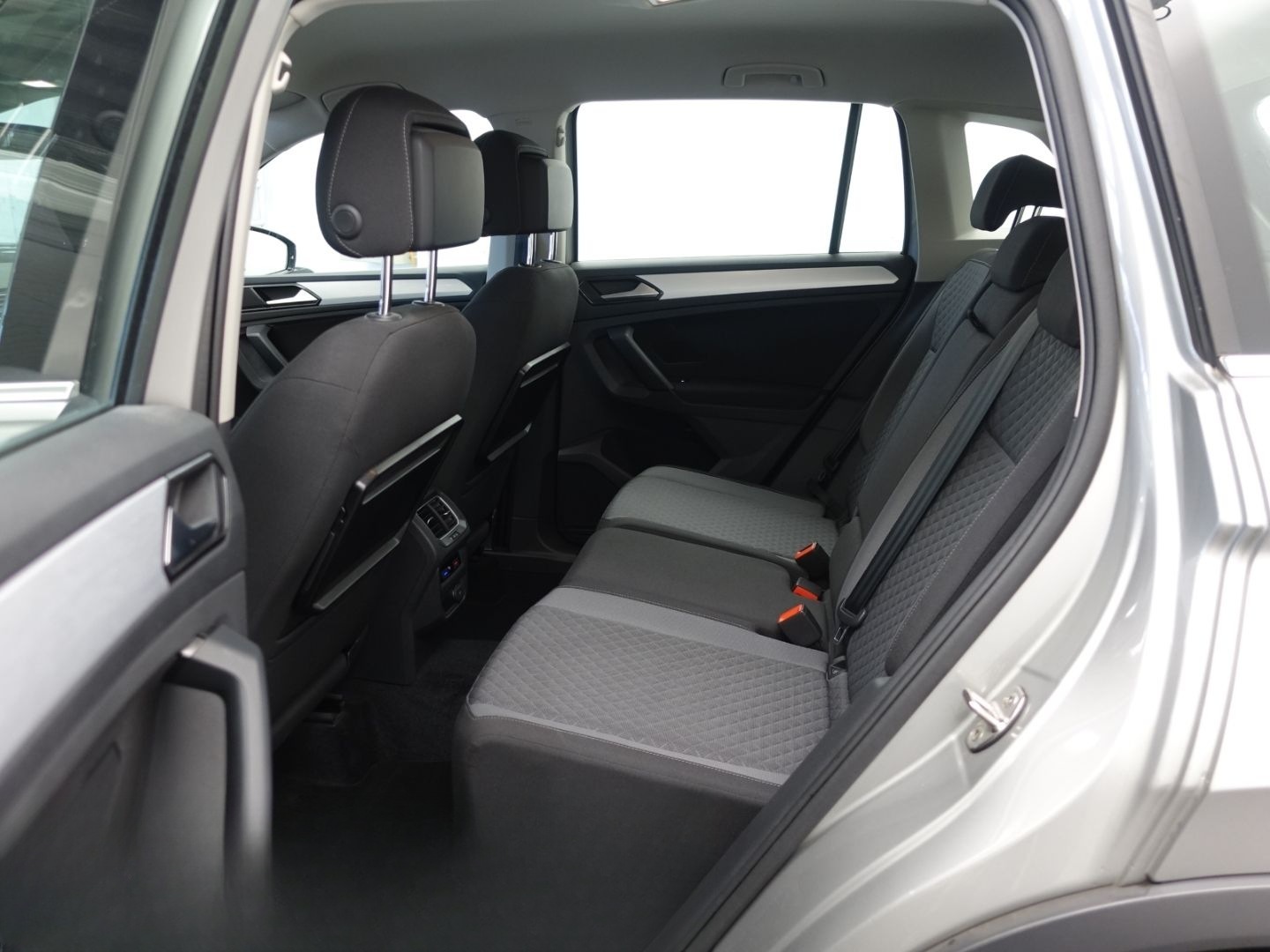 Volkswagen Tiguan 2.0 TDI DSG 4Mo. R-Line VERKAUF NUR AN OD foto 10