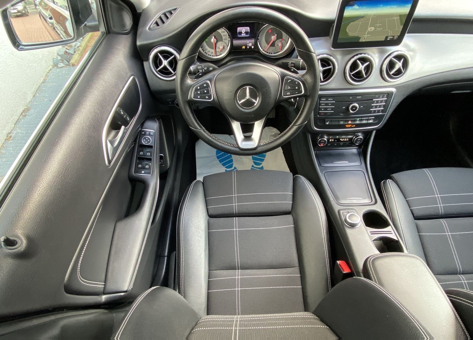 Mercedes-Benz GLA 220 CDIAutom Navi PDC Klima SHZ Bi-Xenon foto 11