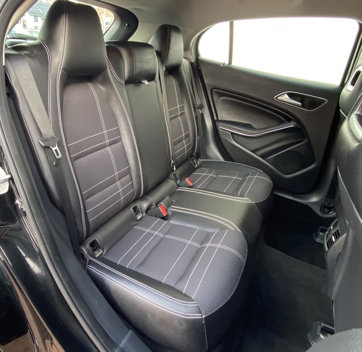 Mercedes-Benz GLA 220 CDIAutom Navi PDC Klima SHZ Bi-Xenon foto 14