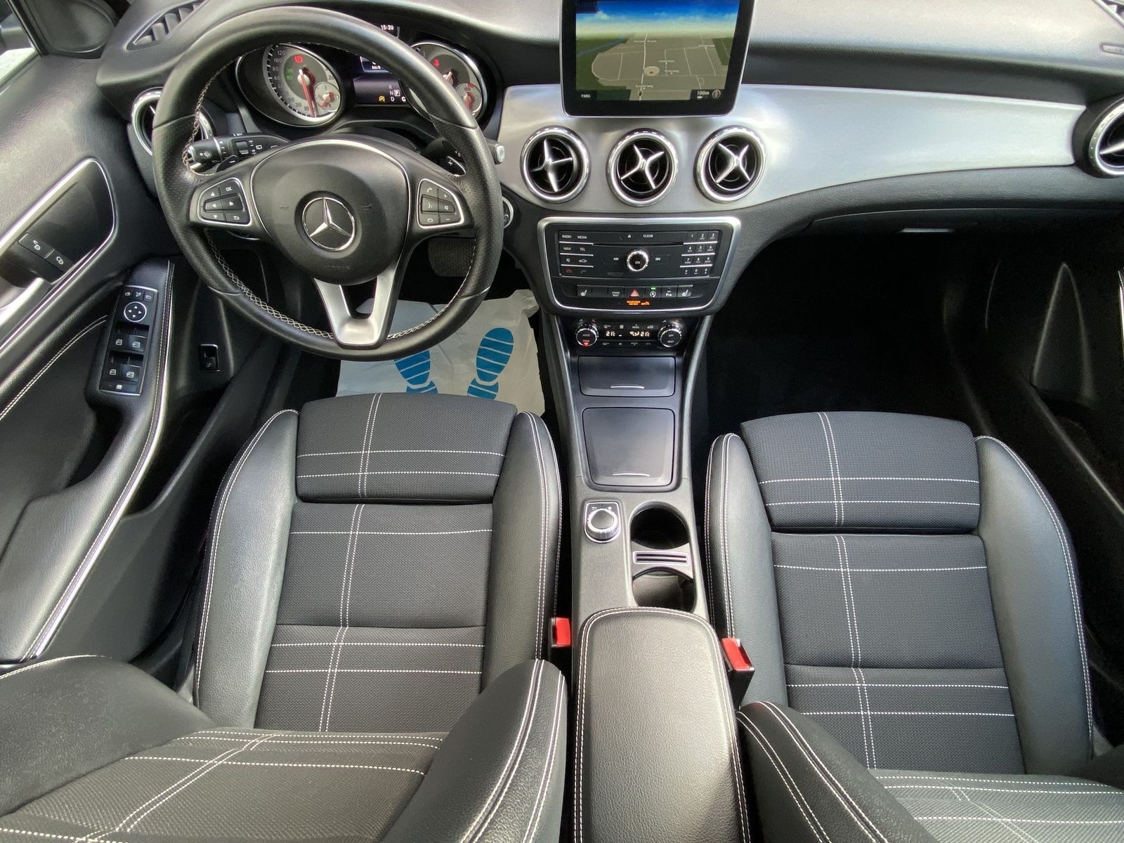 Mercedes-Benz GLA 220 CDIAutom Navi PDC Klima SHZ Bi-Xenon foto 10