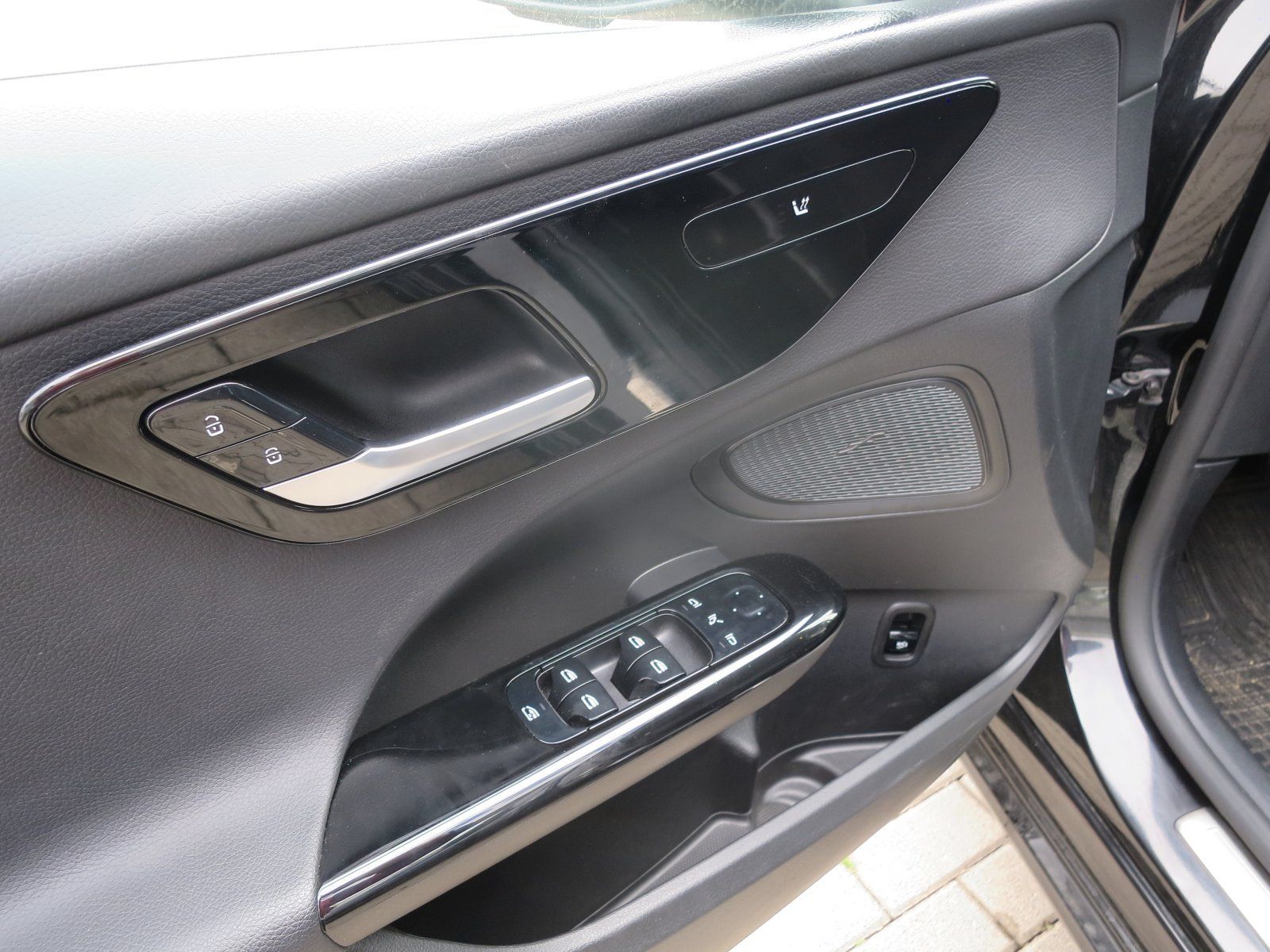 Mercedes-Benz C 300 d T Avantgarde  LED SHZ NAVI foto 6