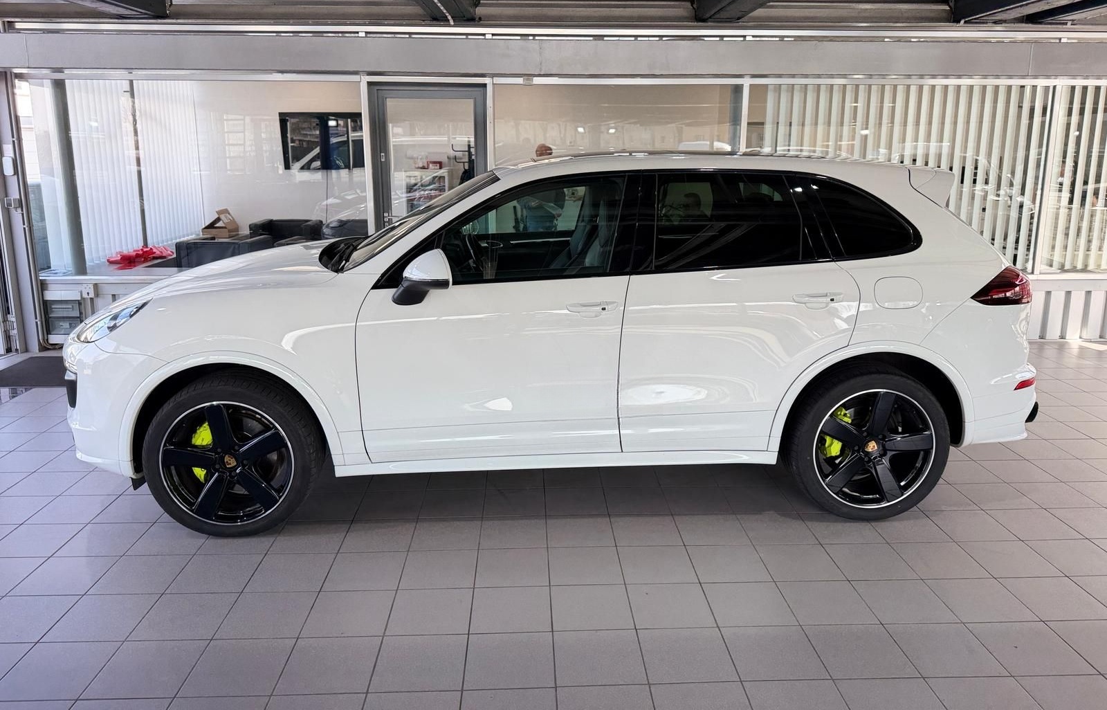 Porsche Cayenne S E-Hybrid Platinum AHK KAM BOSE PANO foto 5