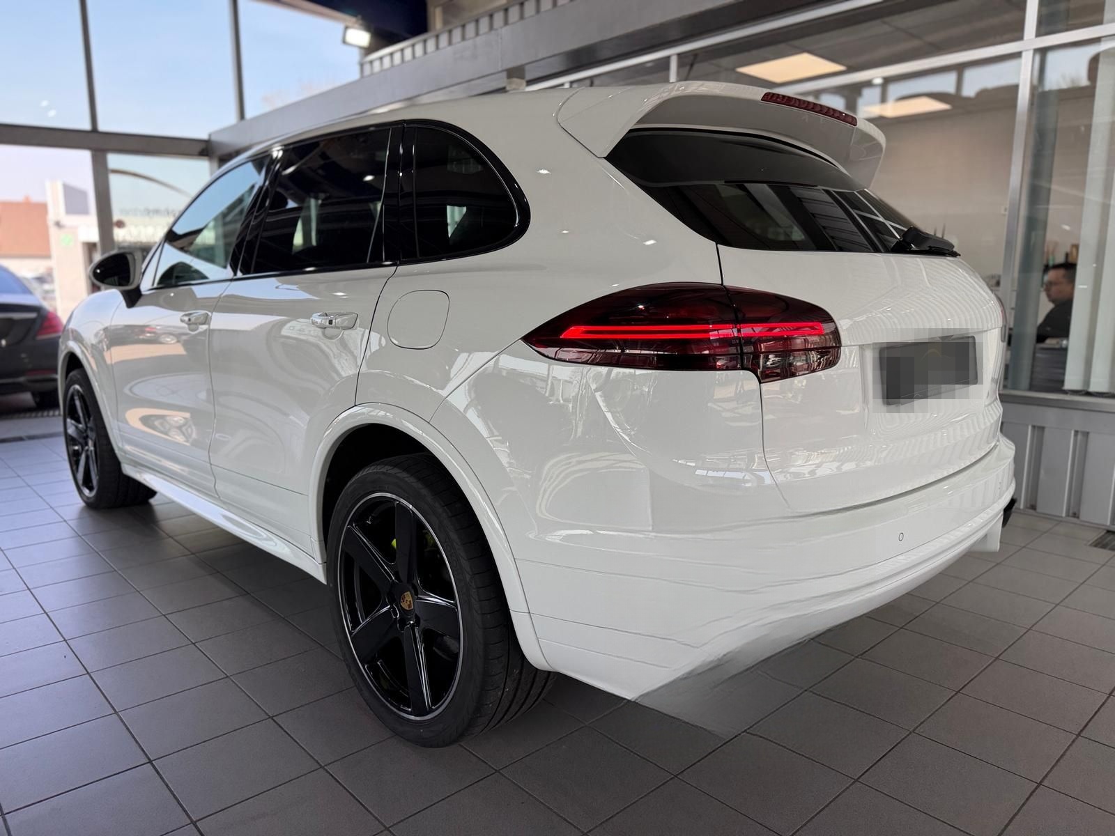 Porsche Cayenne S E-Hybrid Platinum AHK KAM BOSE PANO foto 6