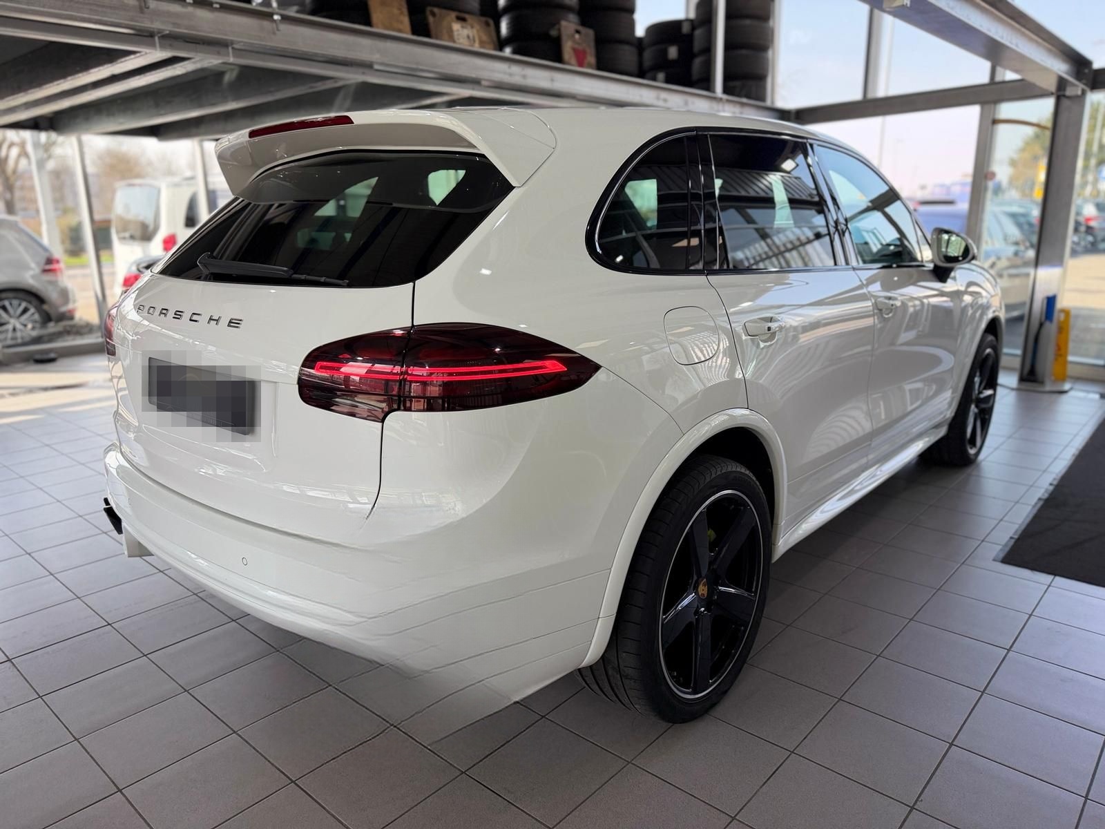 Porsche Cayenne S E-Hybrid Platinum AHK KAM BOSE PANO foto 9