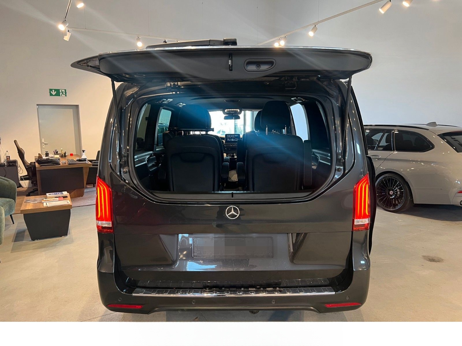 Mercedes-Benz V 300 d Lang Edition AMG LINE / MB100 / Night foto 11