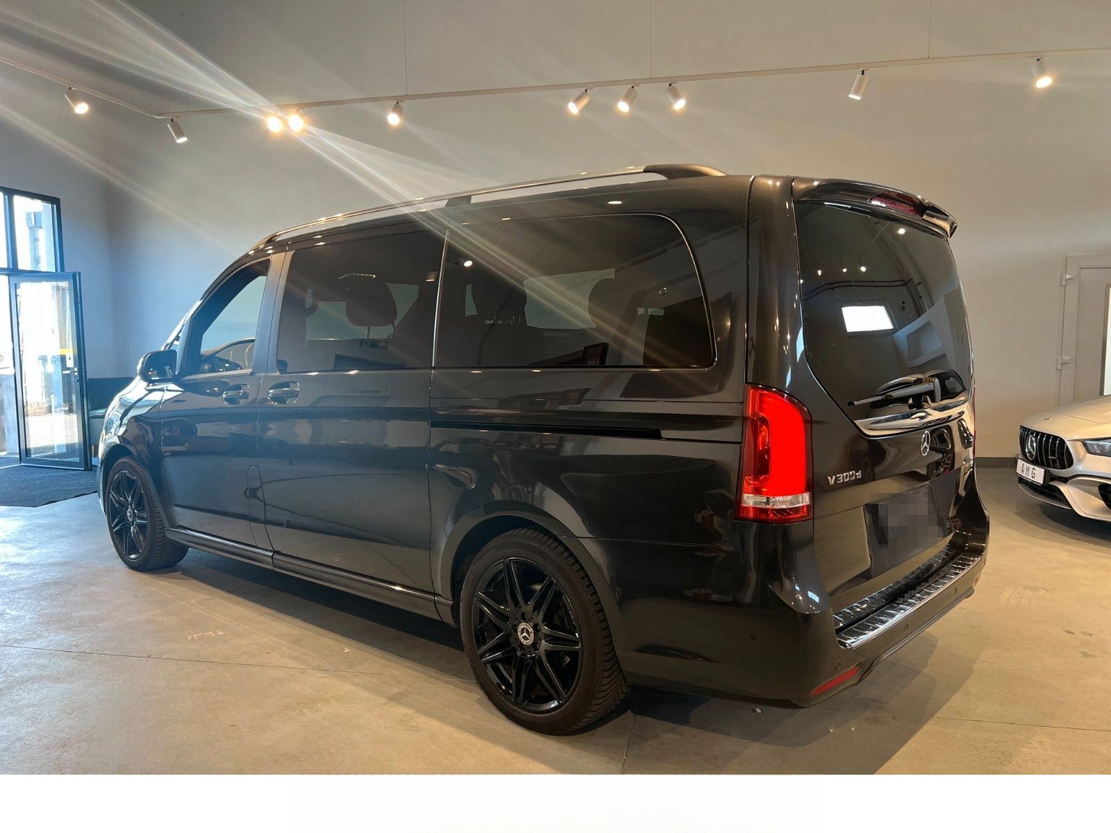 Mercedes-Benz V 300 d Lang Edition AMG LINE / MB100 / Night foto 3