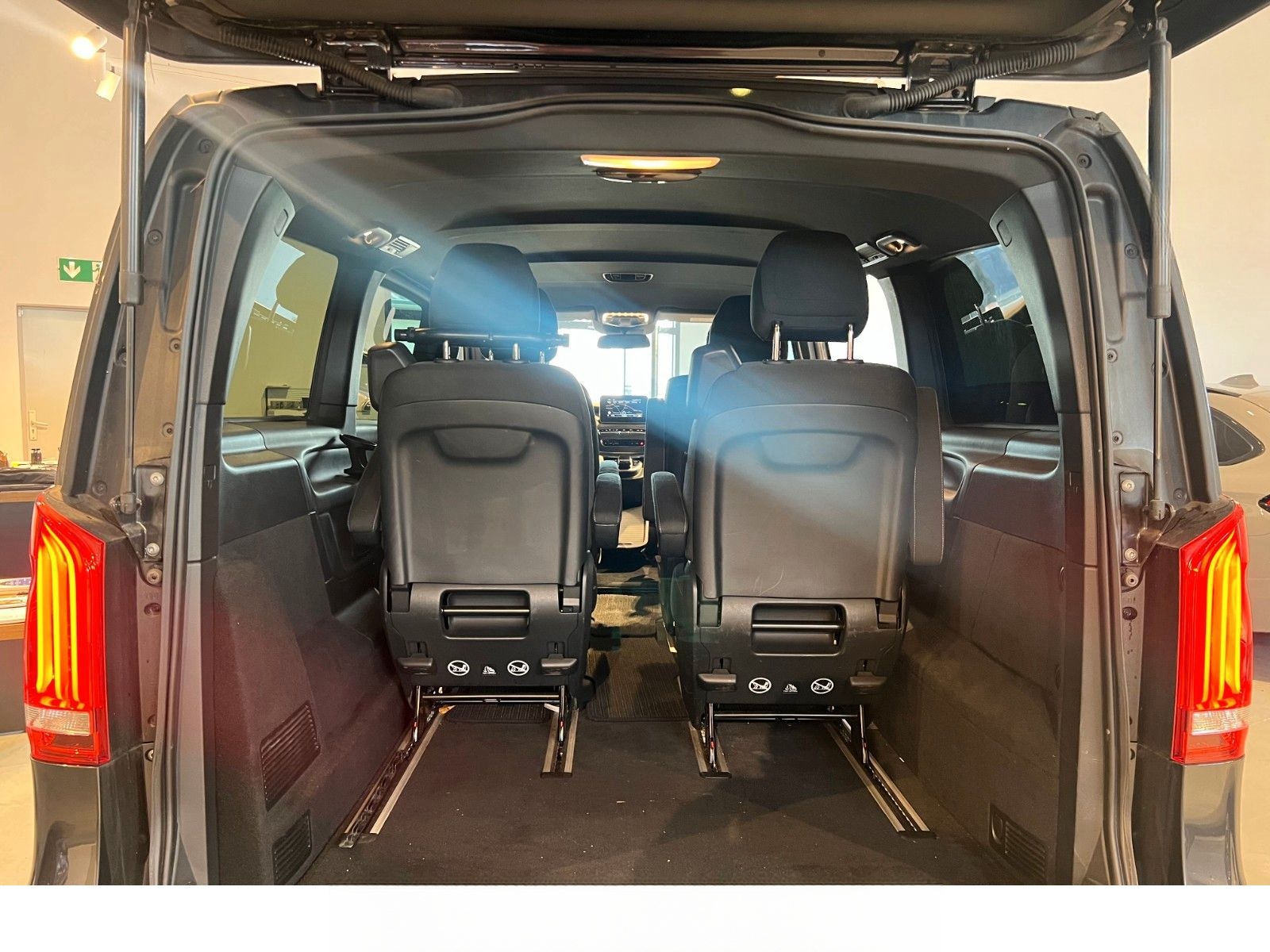 Mercedes-Benz V 300 d Lang Edition AMG LINE / MB100 / Night foto 21