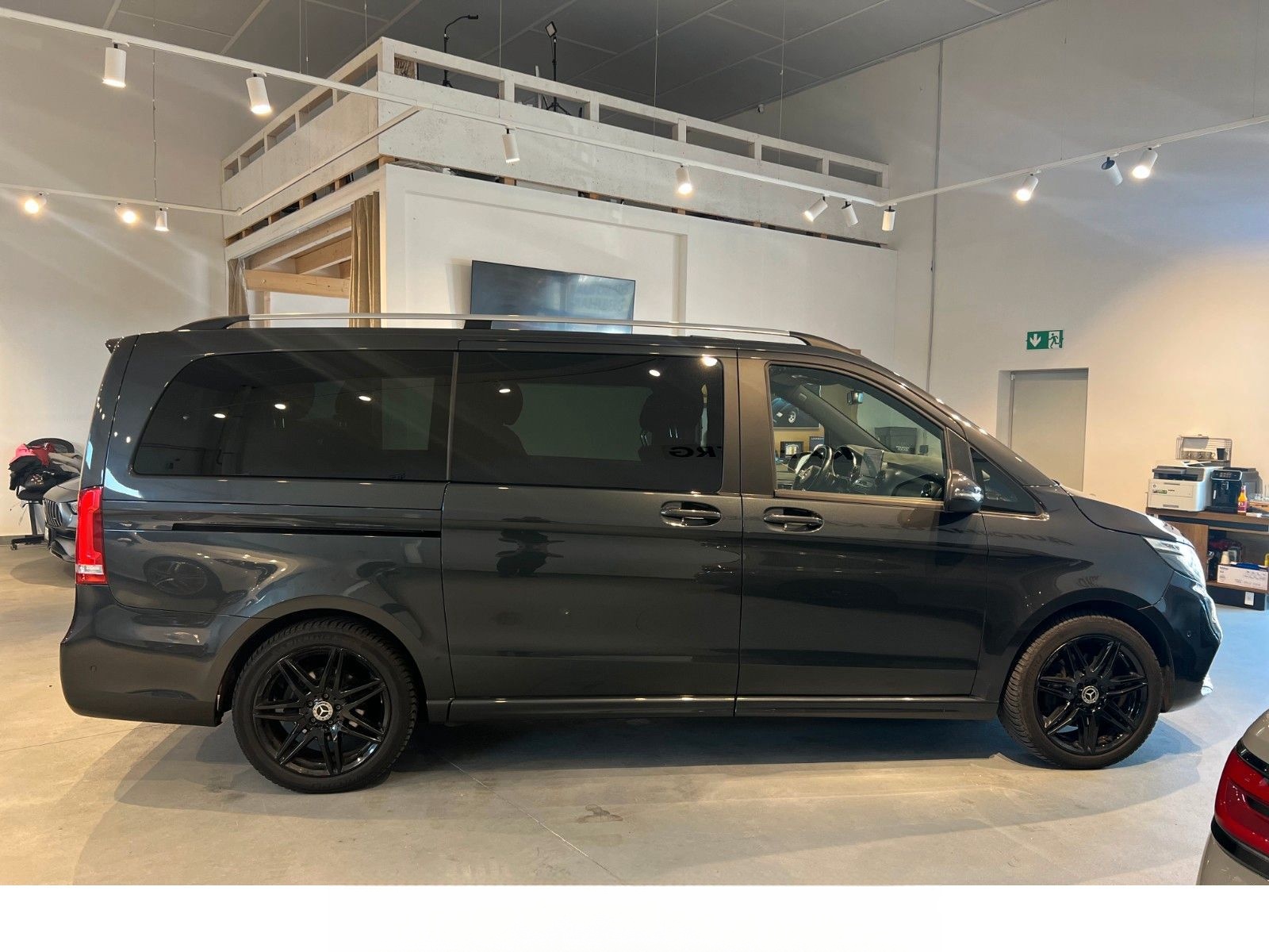 Mercedes-Benz V 300 d Lang Edition AMG LINE / MB100 / Night foto 6