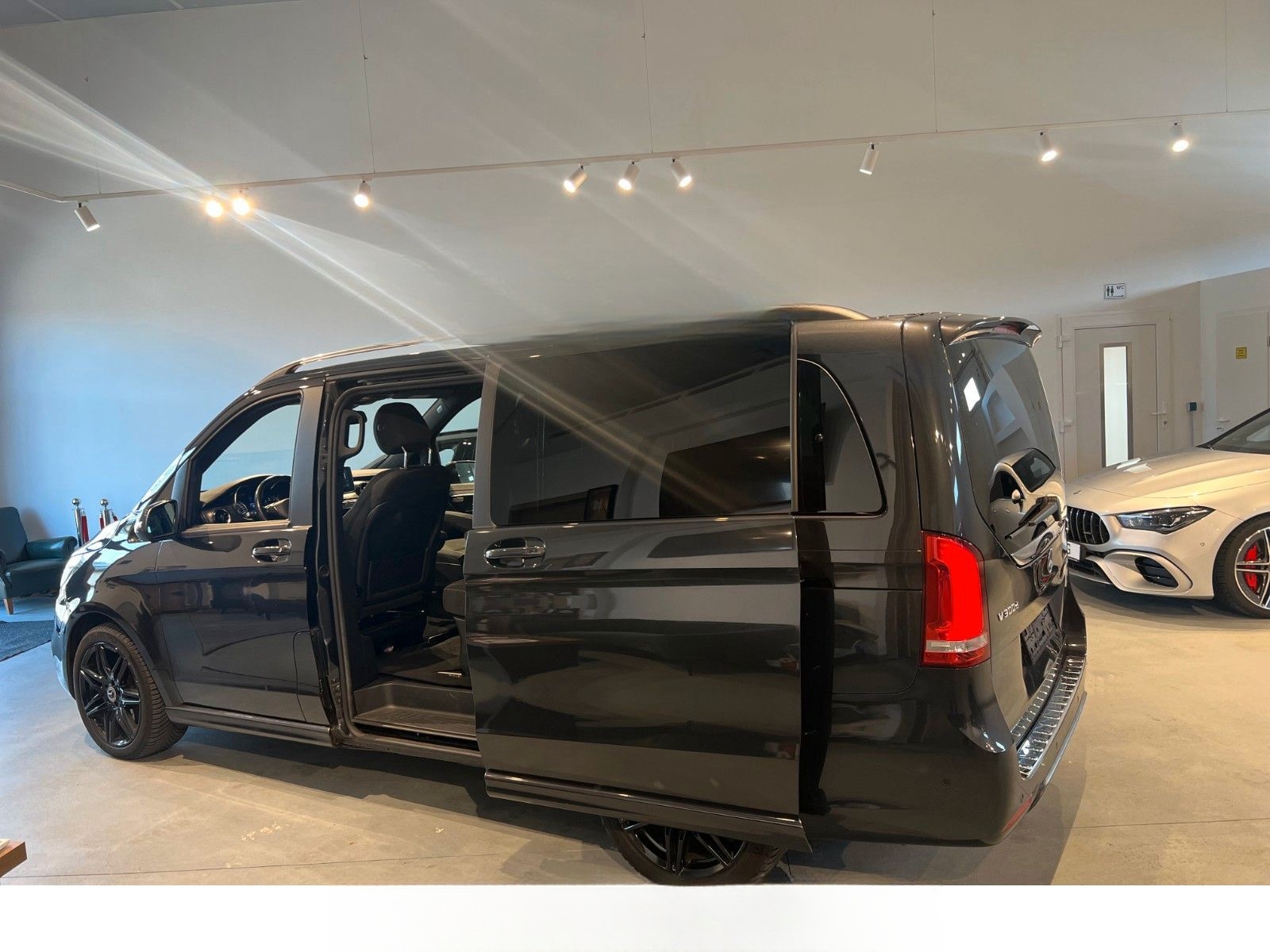 Mercedes-Benz V 300 d Lang Edition AMG LINE / MB100 / Night foto 10