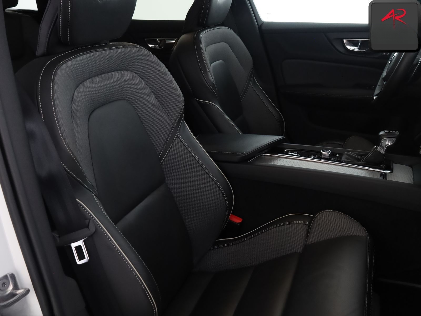 Volvo V60 T6 AWD R DESIGN PANO,HARMAN/K,KAMERA,ACC,AHK foto 11