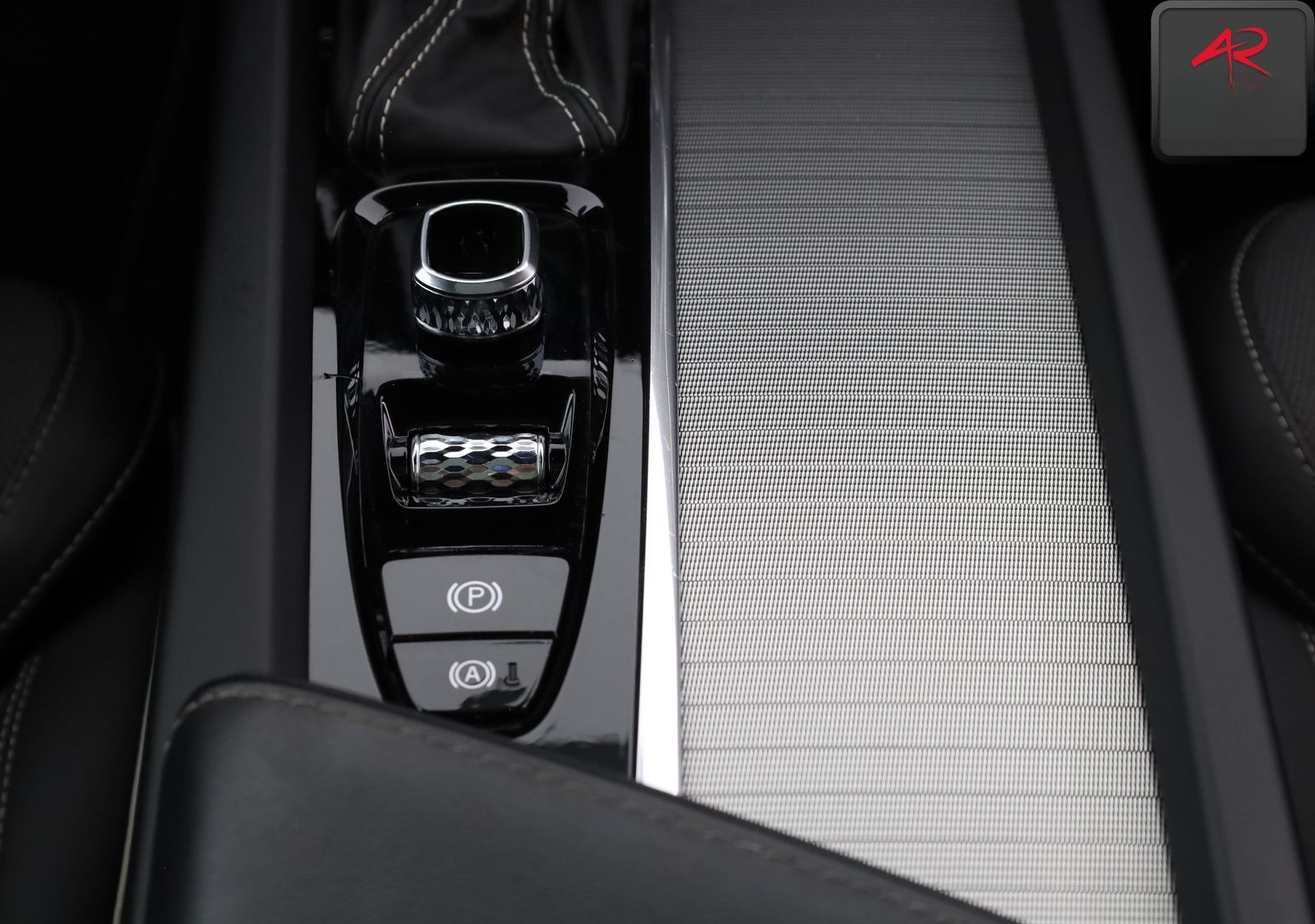 Volvo V60 T6 AWD R DESIGN PANO,HARMAN/K,KAMERA,ACC,AHK foto 22