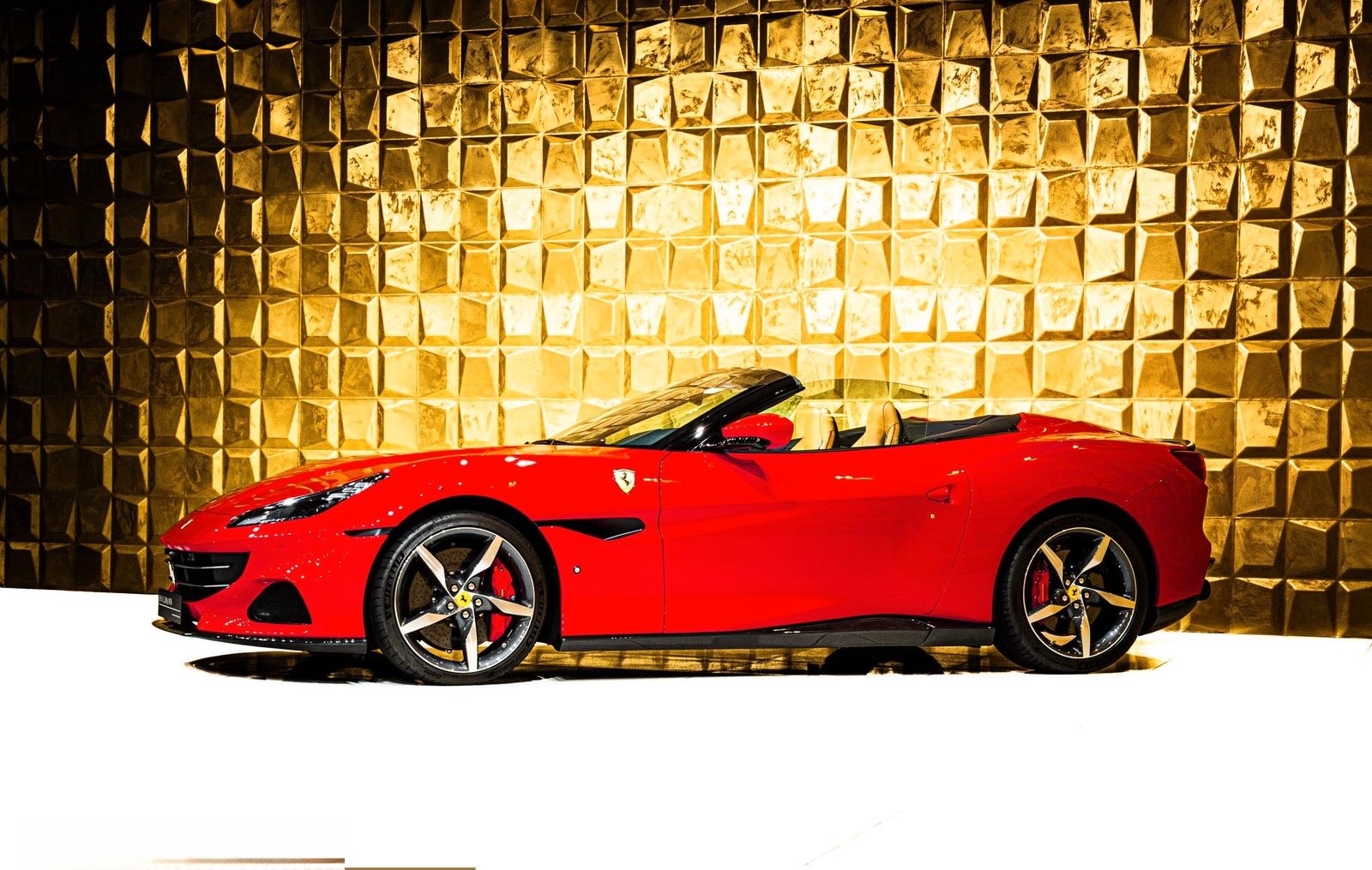 Ferrari Portofino M + NOVITEC PARTS + PASSENGER DISPLAY foto 6
