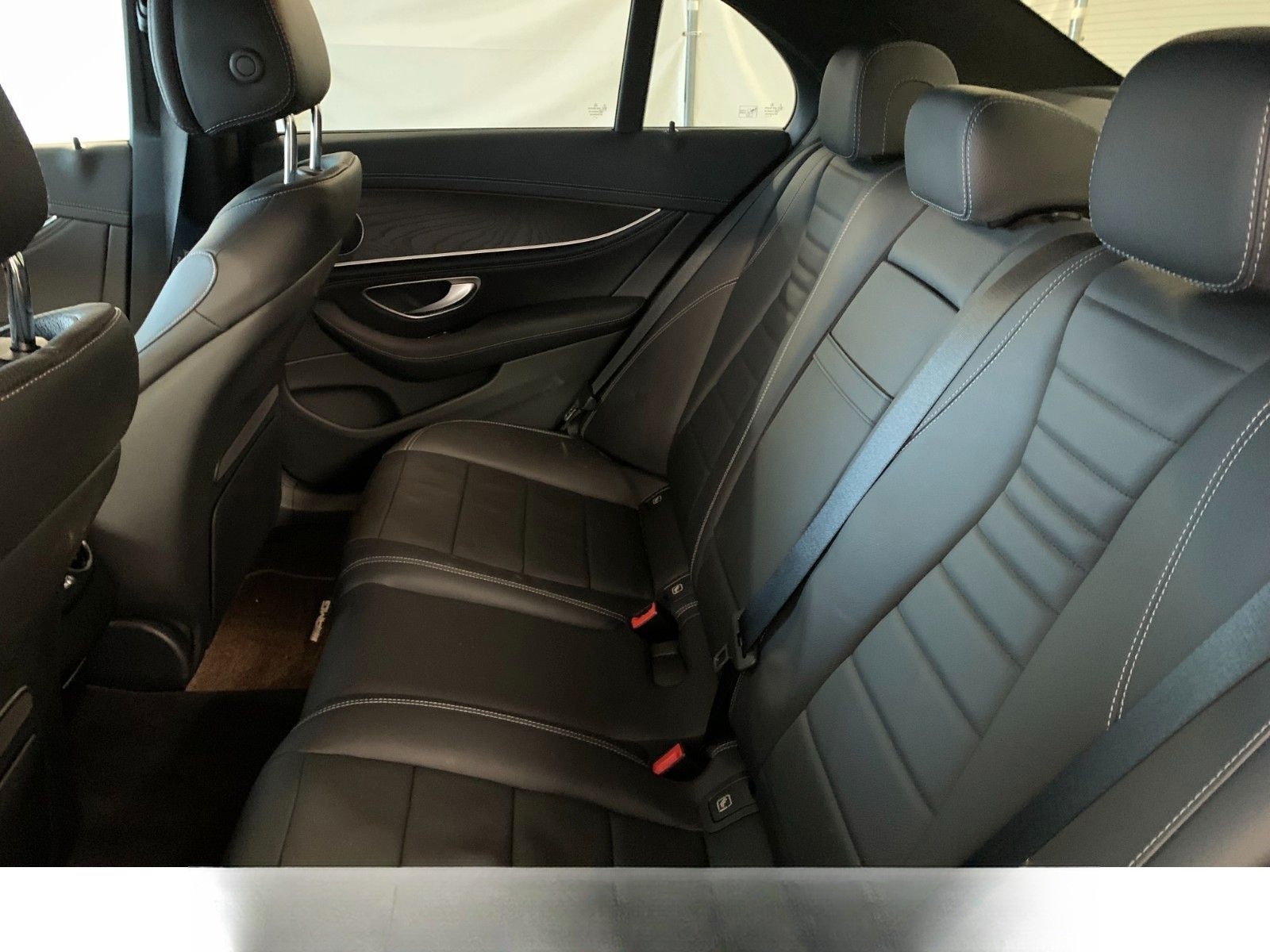 Mercedes-Benz E 300 de 4M AMG 19"|DISTRONIC|360°|MASSAGE|HUD foto 10