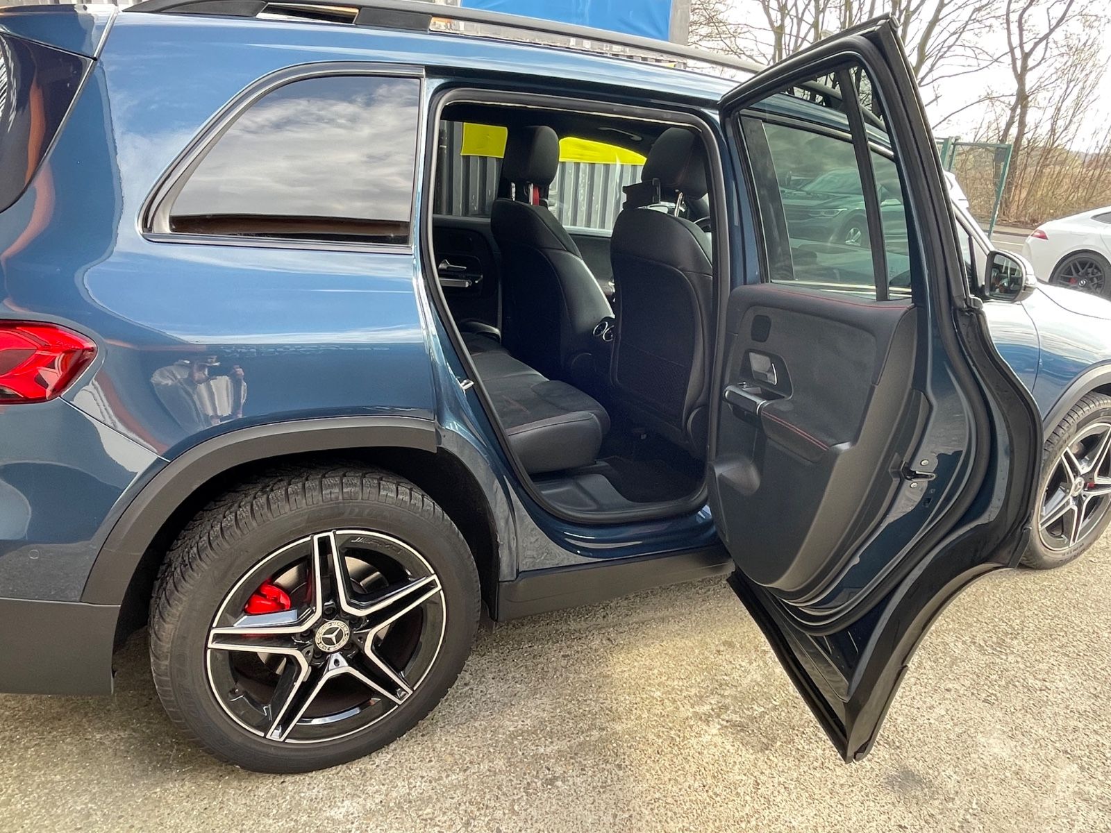 Mercedes-Benz GLB 200 d AMG Line Widescreen Pano Night 7Sitzer foto 15