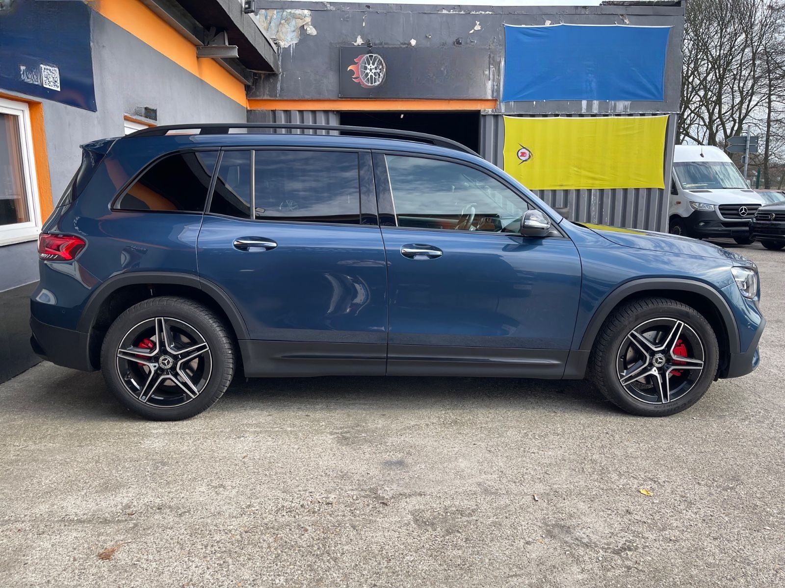 Mercedes-Benz GLB 200 d AMG Line Widescreen Pano Night 7Sitzer foto 4