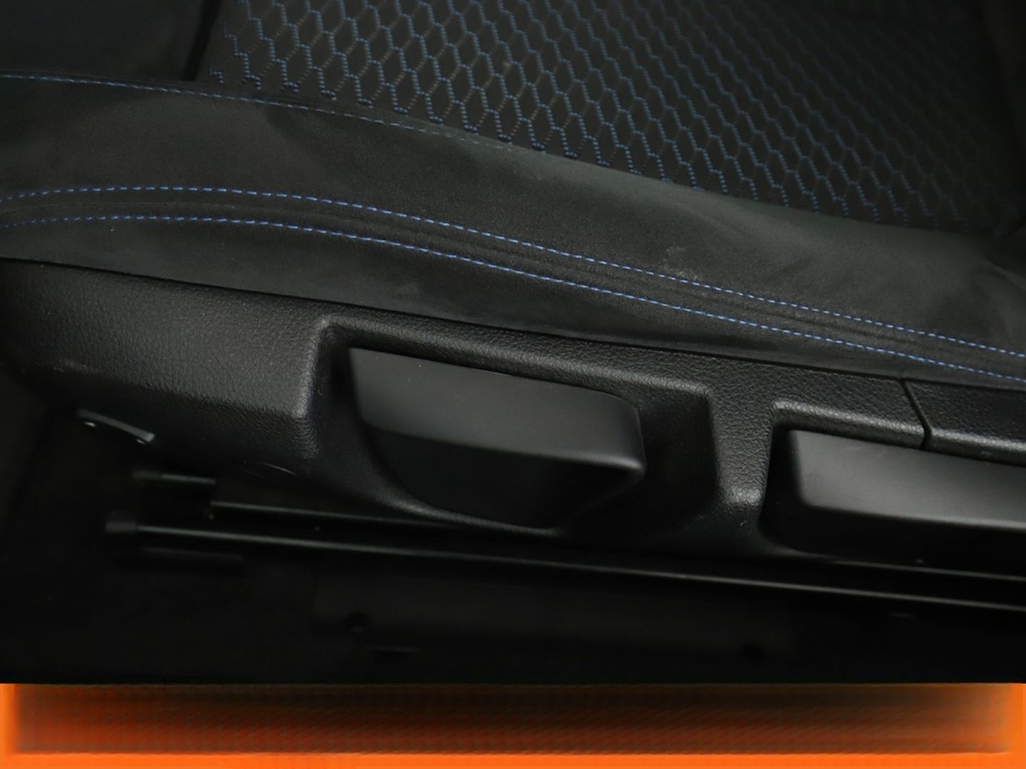 BMW 1er M140i xDrive Special Edition Aut.*NAV*LED* foto 30