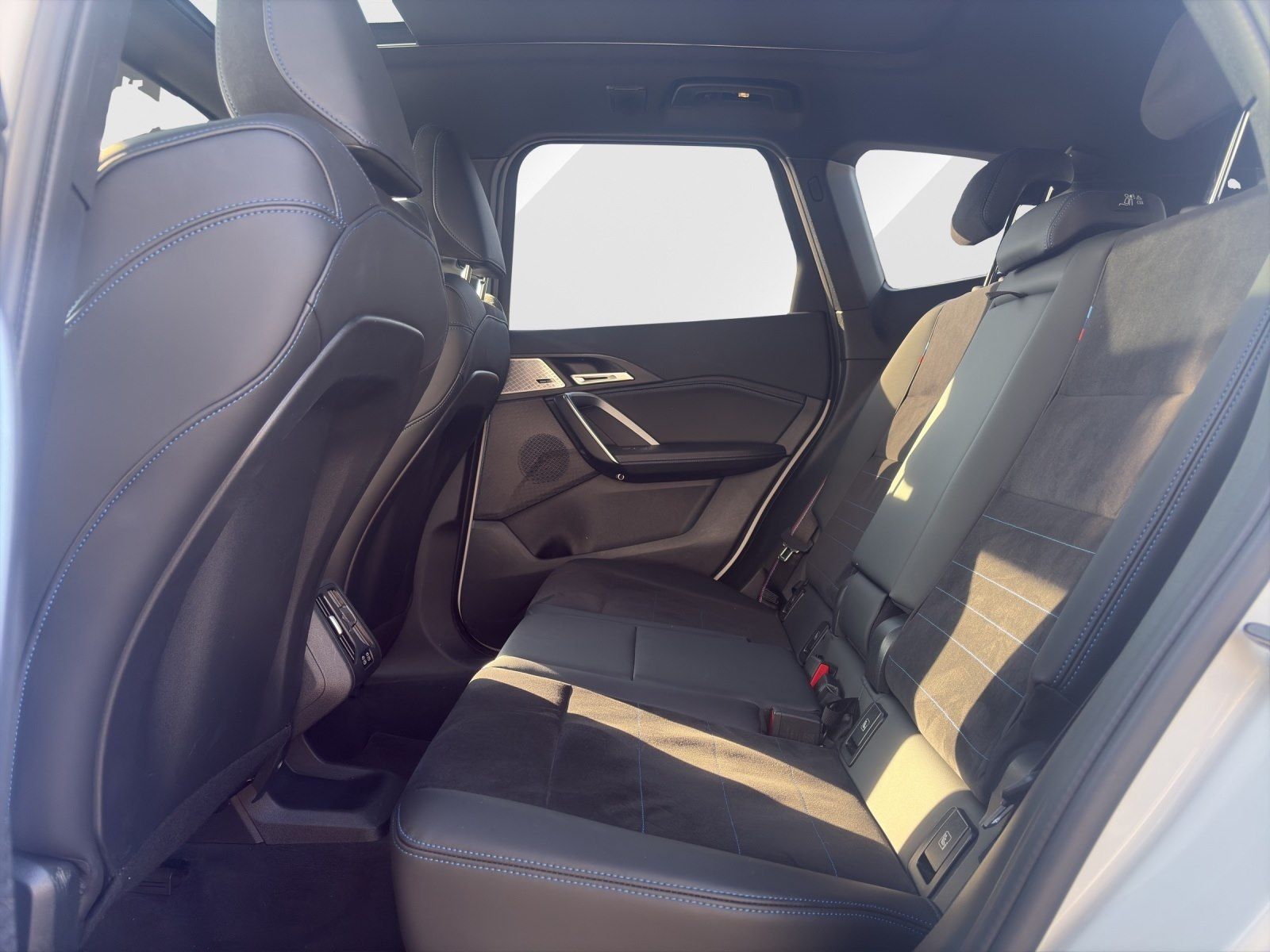 BMW X1 sDrive20i M-Sport Pro AHK HUD Pano DrivAss+ P foto 12
