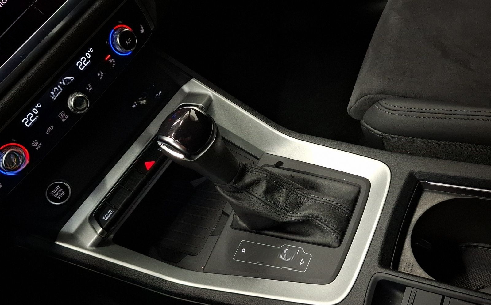 Audi Q3 Sportback 35 TFSI S LINE ALCANTARA LED AHK KA foto 12