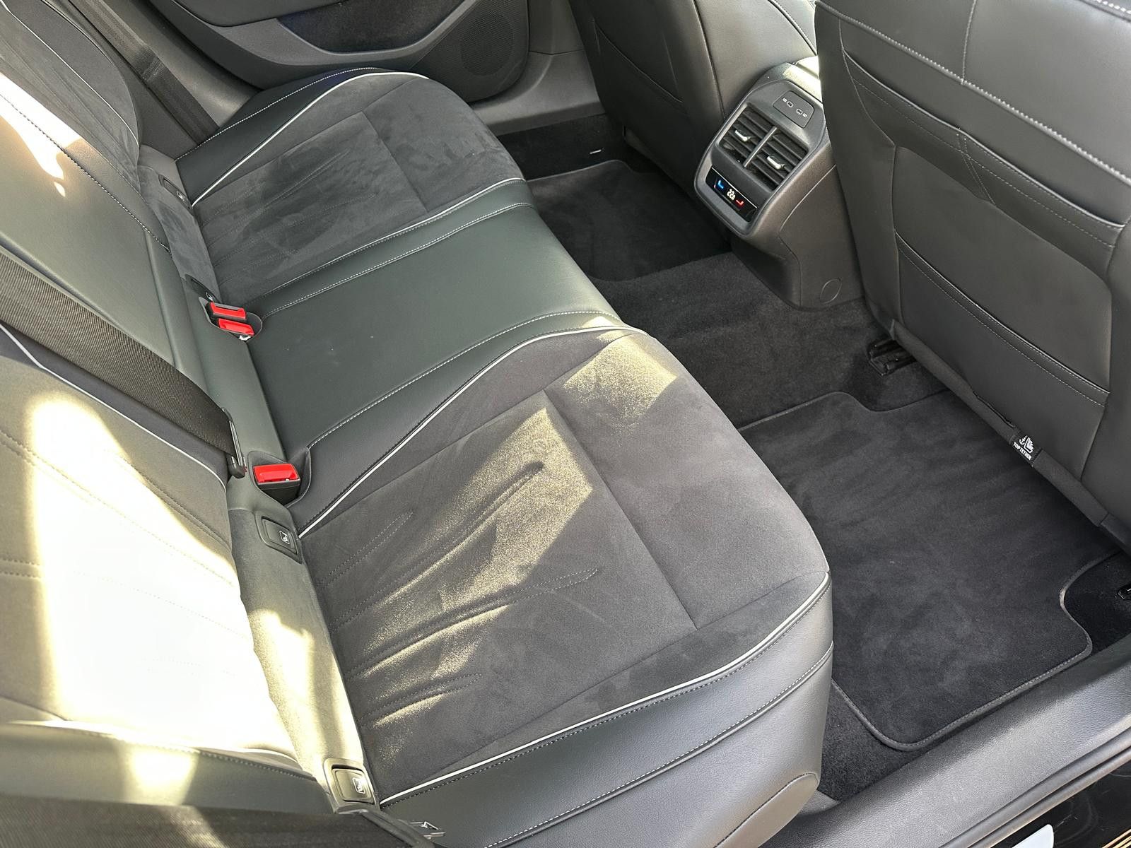 Volkswagen Passat Variant 2.0 TDI SCR DSG Elegance  foto 15