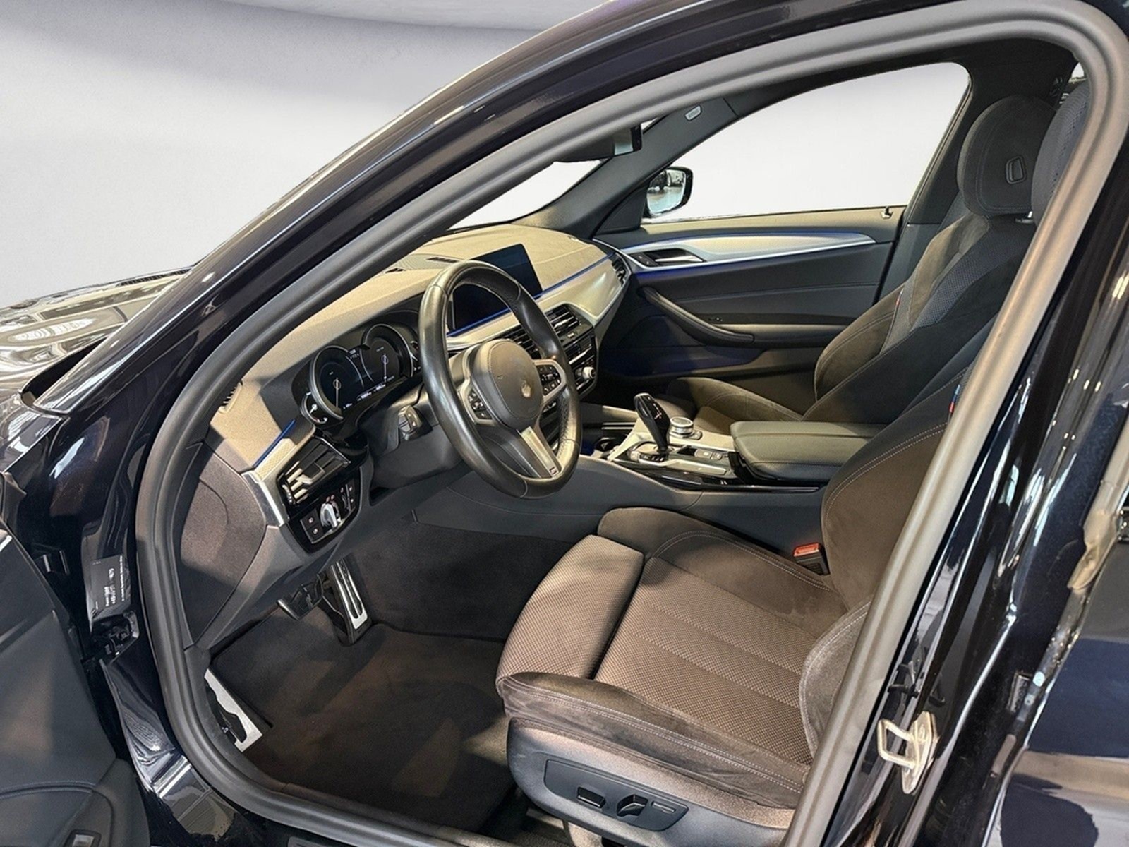 BMW 520d xDrive Touring M Sport AHK Head-Up foto 7