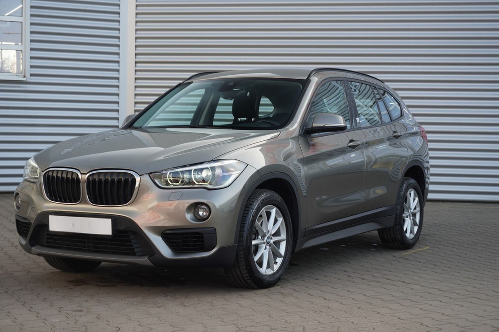 BMW X1 sDrive 18i Steptronic LED Navi Business SHZ T foto 2