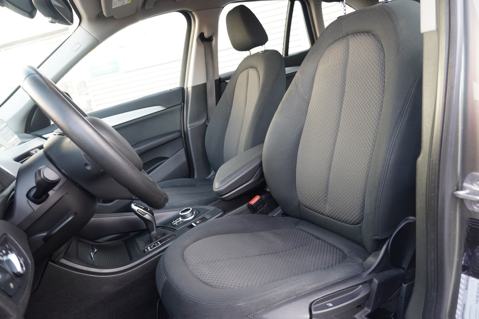 BMW X1 sDrive 18i Steptronic LED Navi Business SHZ T foto 12