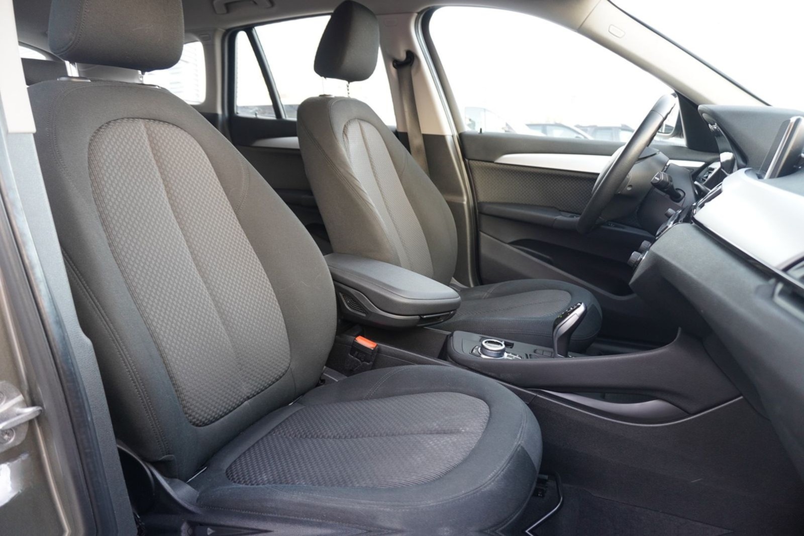 BMW X1 sDrive 18i Steptronic LED Navi Business SHZ T foto 14