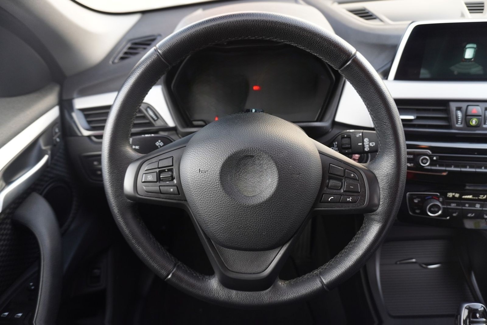 BMW X1 sDrive 18i Steptronic LED Navi Business SHZ T foto 20