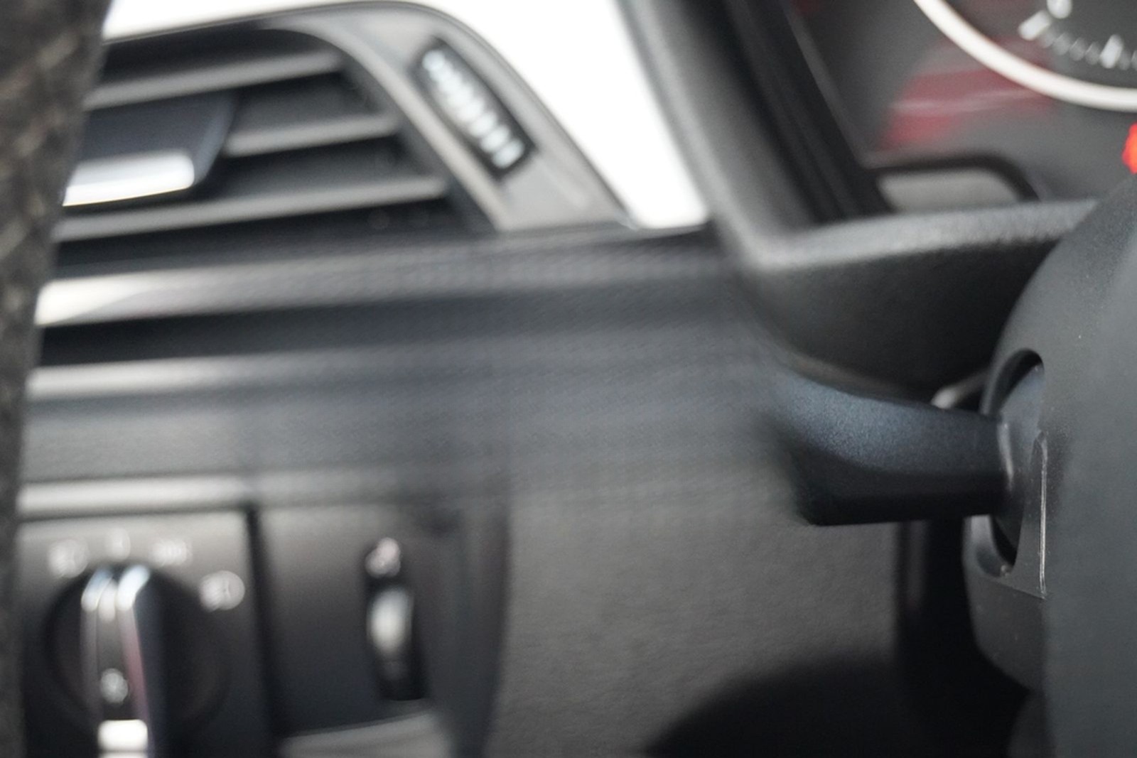 BMW X1 sDrive 18i Steptronic LED Navi Business SHZ T foto 22