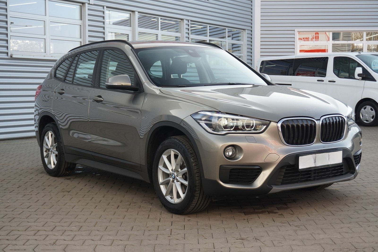 BMW X1 sDrive 18i Steptronic LED Navi Business SHZ T foto 4