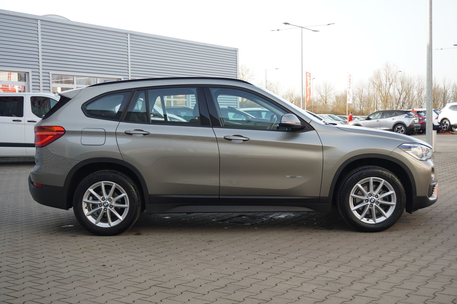 BMW X1 sDrive 18i Steptronic LED Navi Business SHZ T foto 5