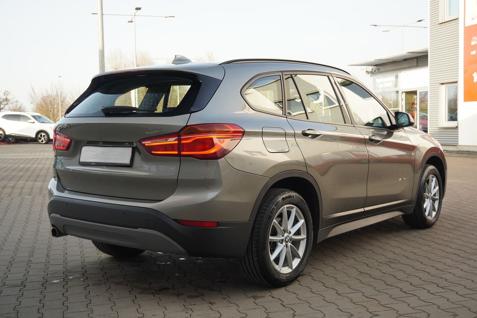 BMW X1 sDrive 18i Steptronic LED Navi Business SHZ T foto 6