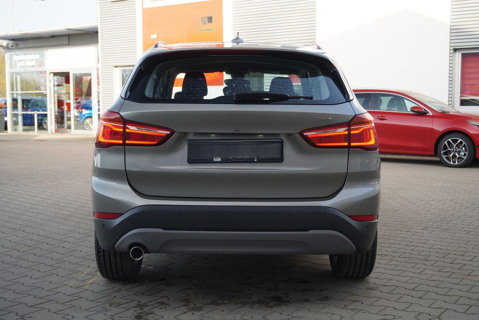 BMW X1 sDrive 18i Steptronic LED Navi Business SHZ T foto 7