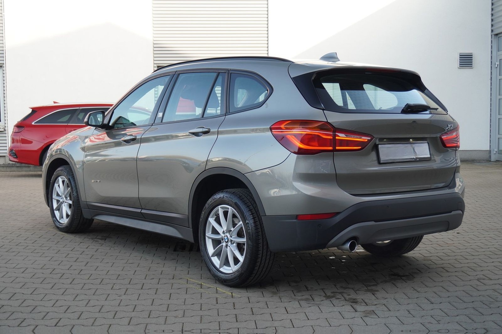 BMW X1 sDrive 18i Steptronic LED Navi Business SHZ T foto 8