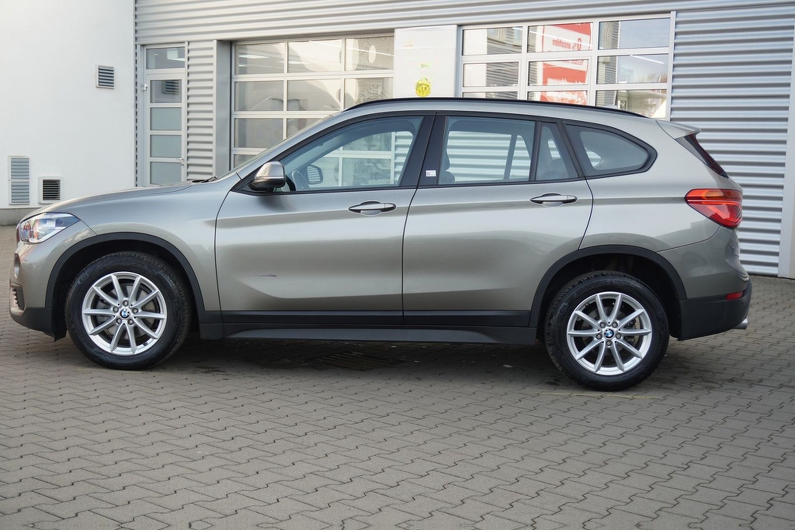 BMW X1 sDrive 18i Steptronic LED Navi Business SHZ T foto 9