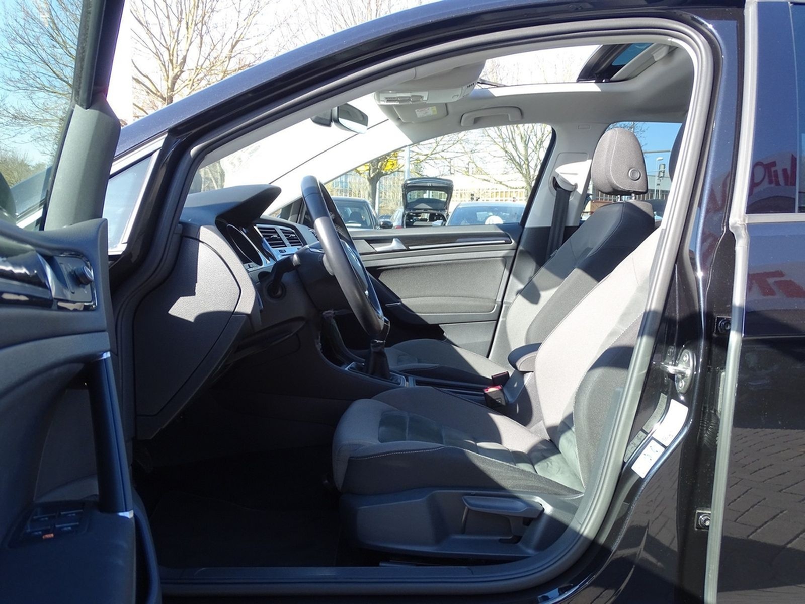 Volkswagen Golf VII 1.4 TSI Highline LED Navi Panorama PDC foto 8