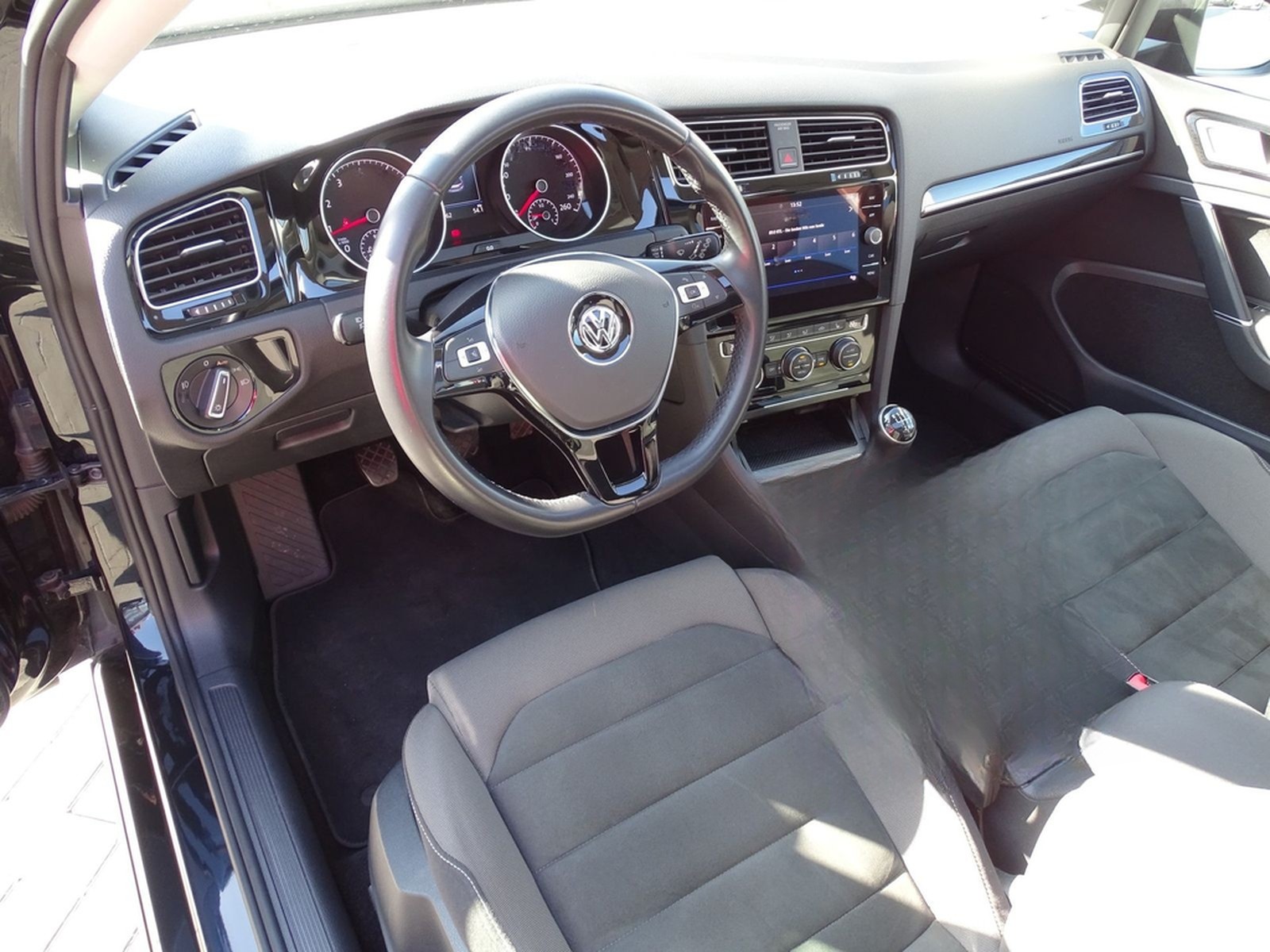 Volkswagen Golf VII 1.4 TSI Highline LED Navi Panorama PDC foto 9