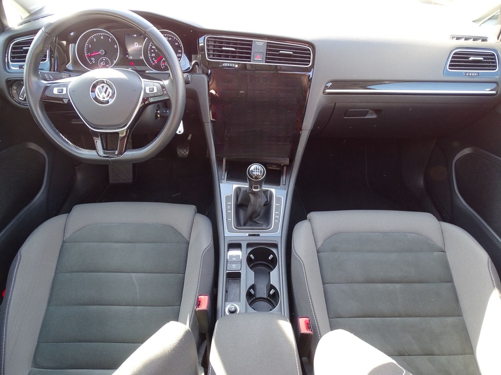 Volkswagen Golf VII 1.4 TSI Highline LED Navi Panorama PDC foto 10
