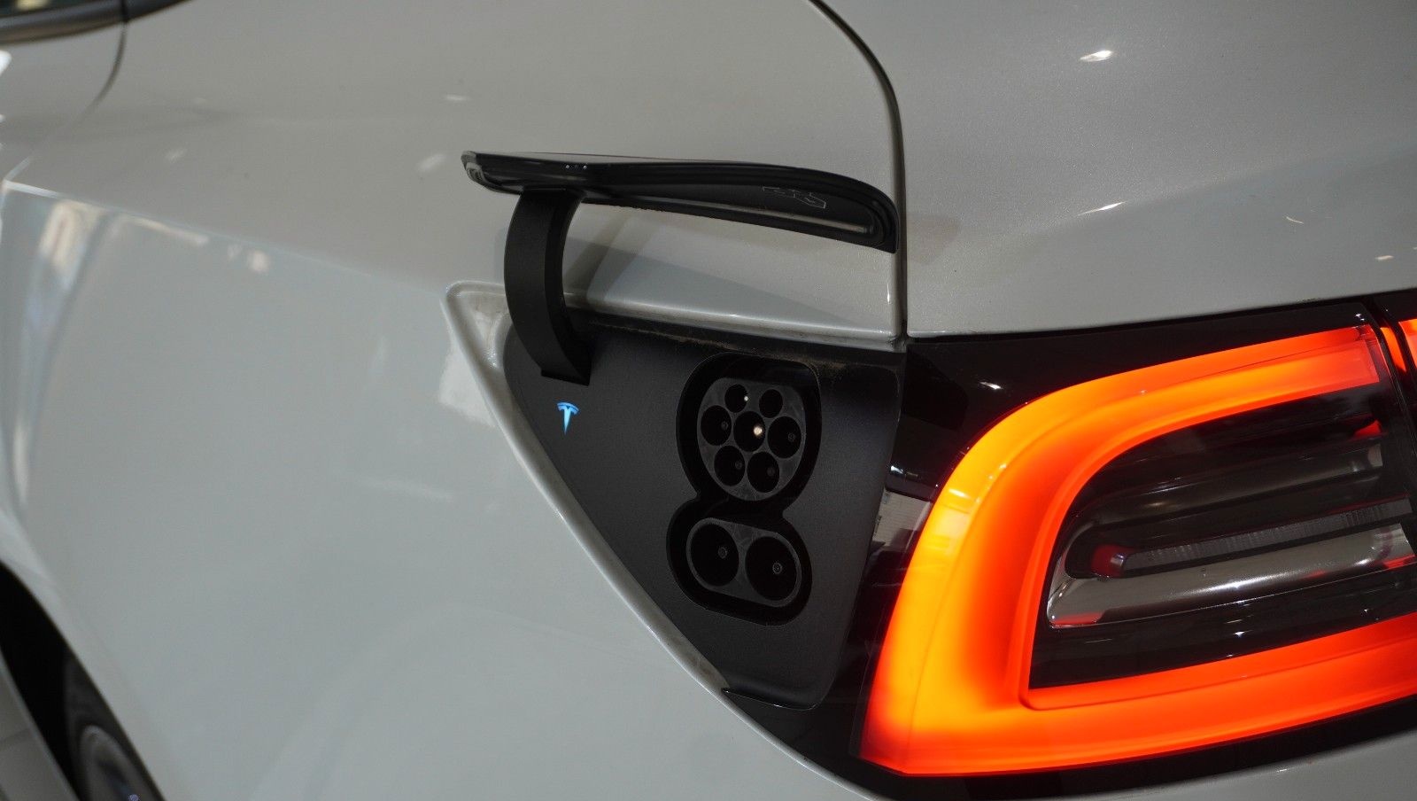 Tesla Model 3 LONGRANGE DUAL-MOTOR NAVI/KAMERA/PANO/SH foto 11