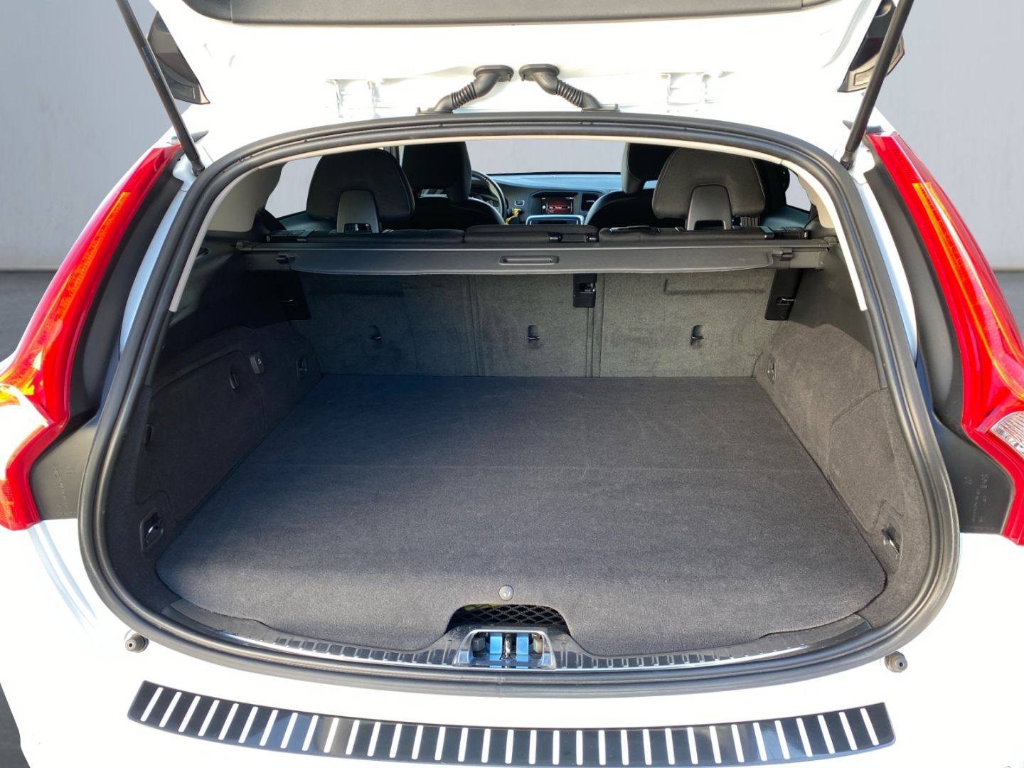 Volvo V60 D6 TwinEngine Geartro Momentum *StHz*AHK*Pan foto 18