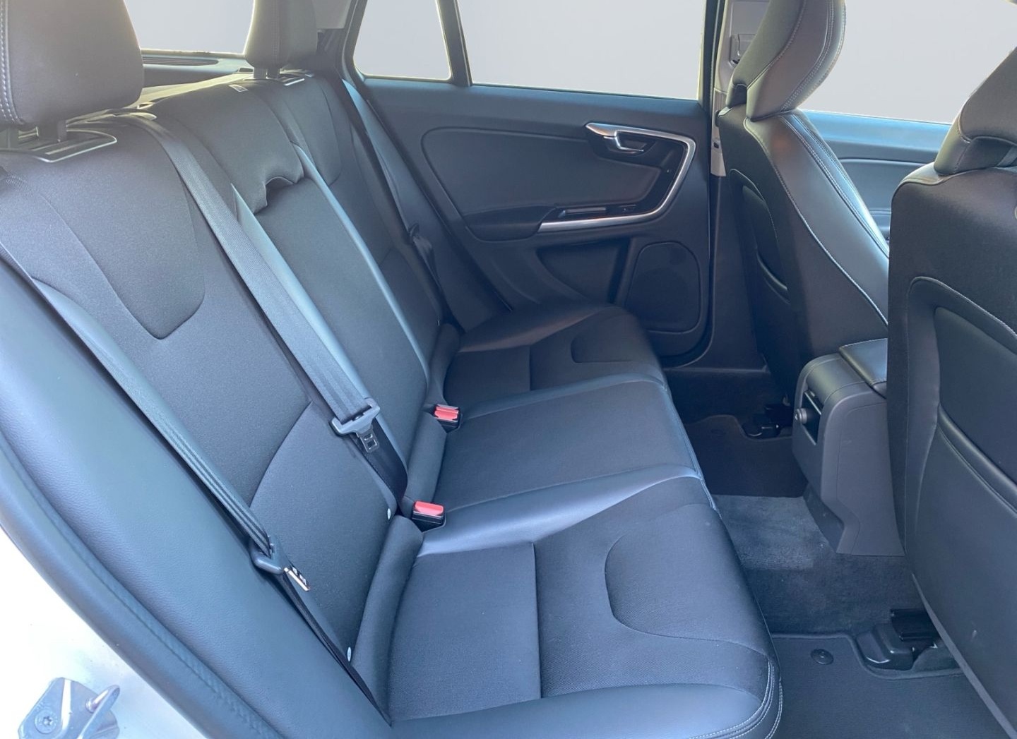 Volvo V60 D6 TwinEngine Geartro Momentum *StHz*AHK*Pan foto 20