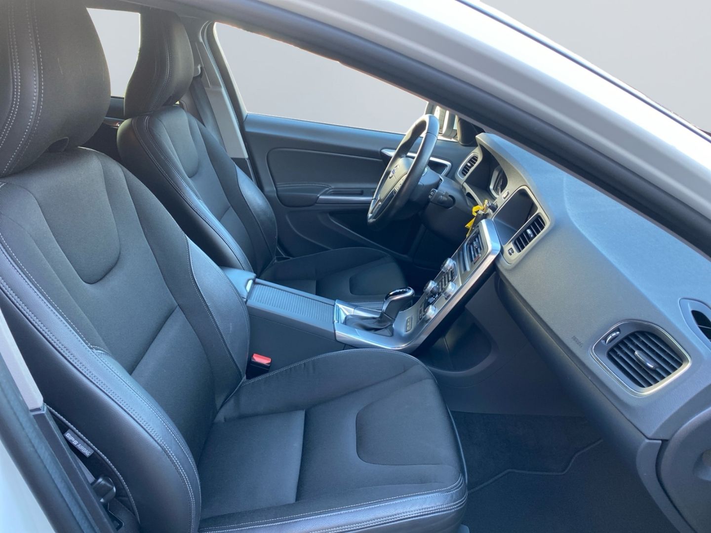 Volvo V60 D6 TwinEngine Geartro Momentum *StHz*AHK*Pan foto 21